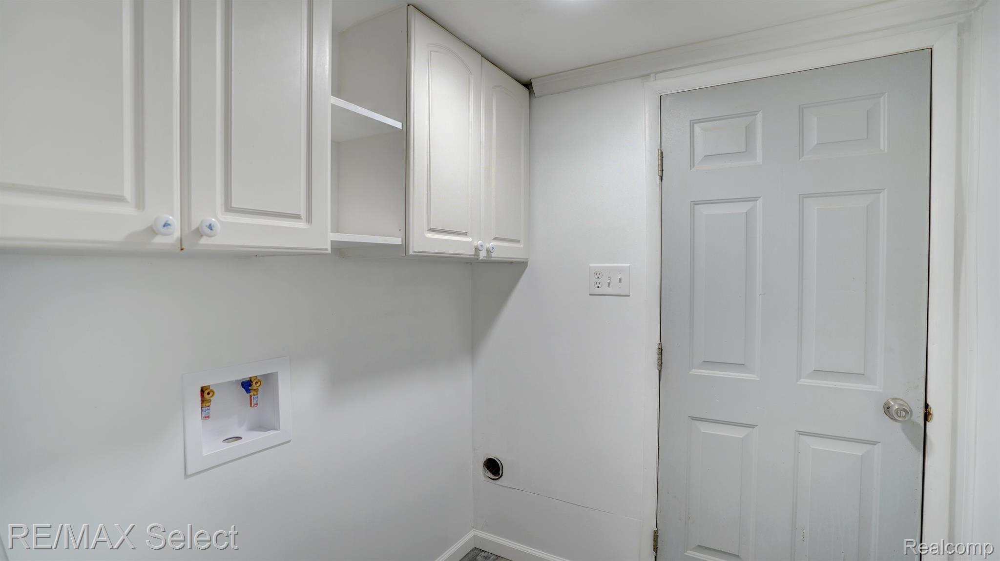 1122 W SCOTTWOOD Avenue