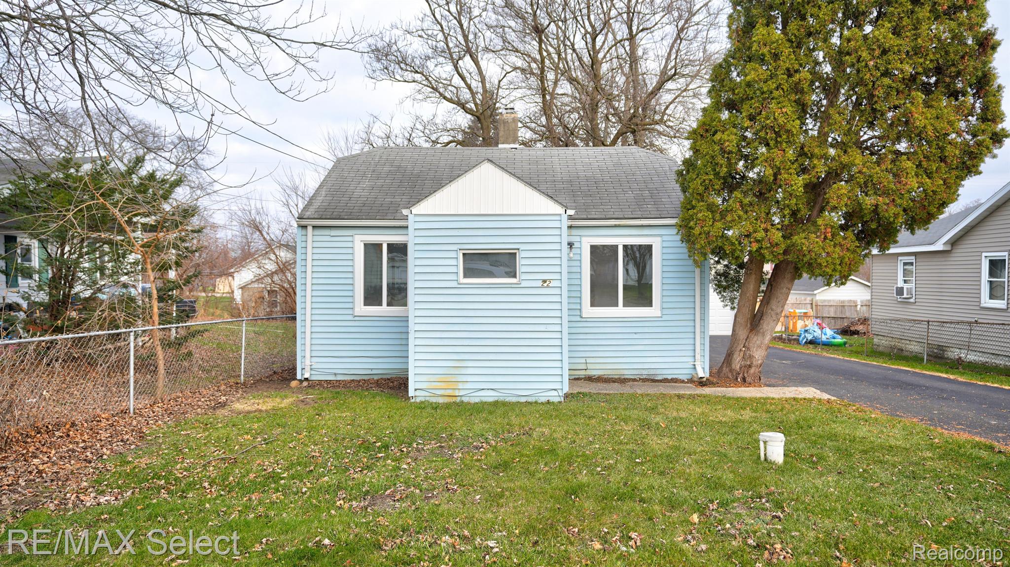 1122 W SCOTTWOOD Avenue
