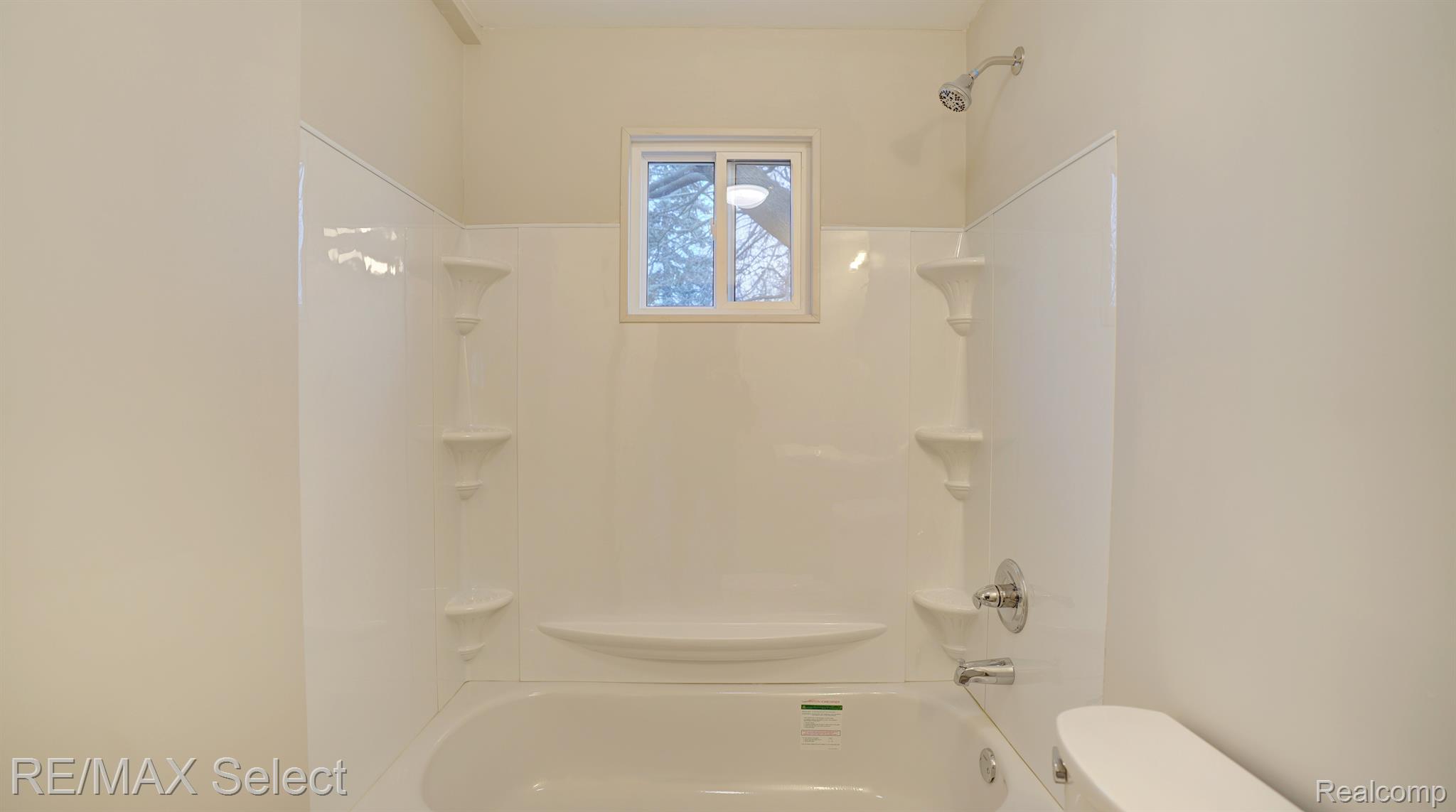 1122 W SCOTTWOOD Avenue