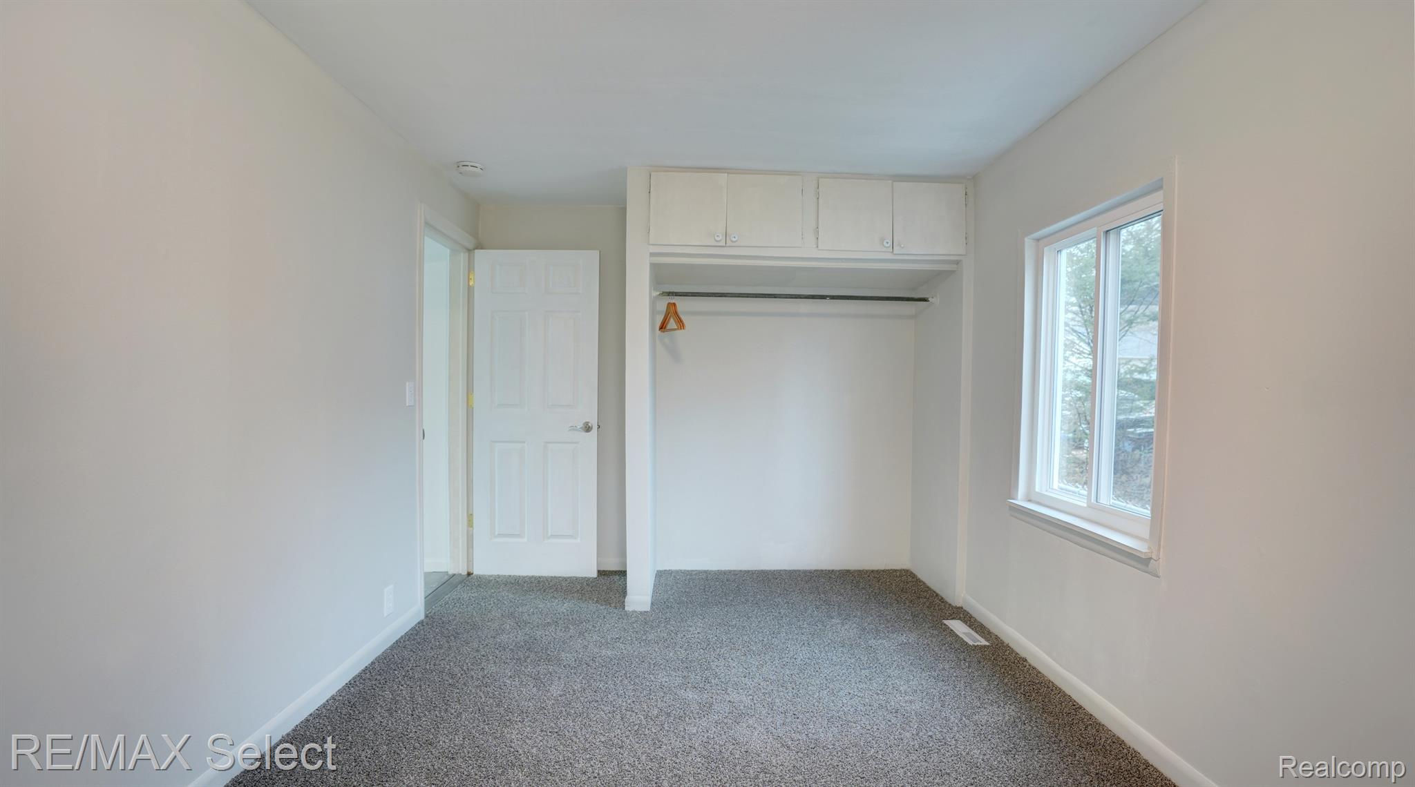 1122 W SCOTTWOOD Avenue