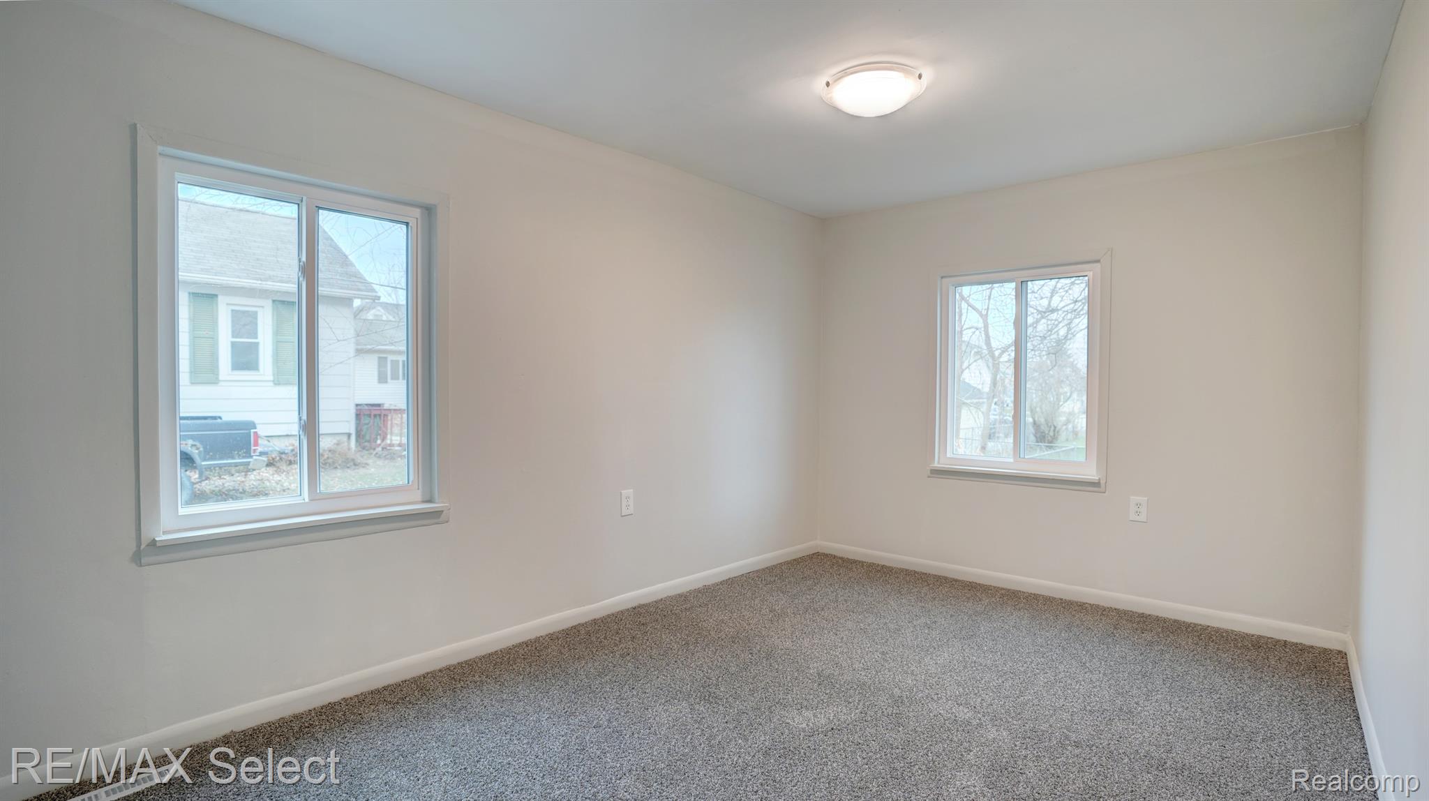 1122 W SCOTTWOOD Avenue