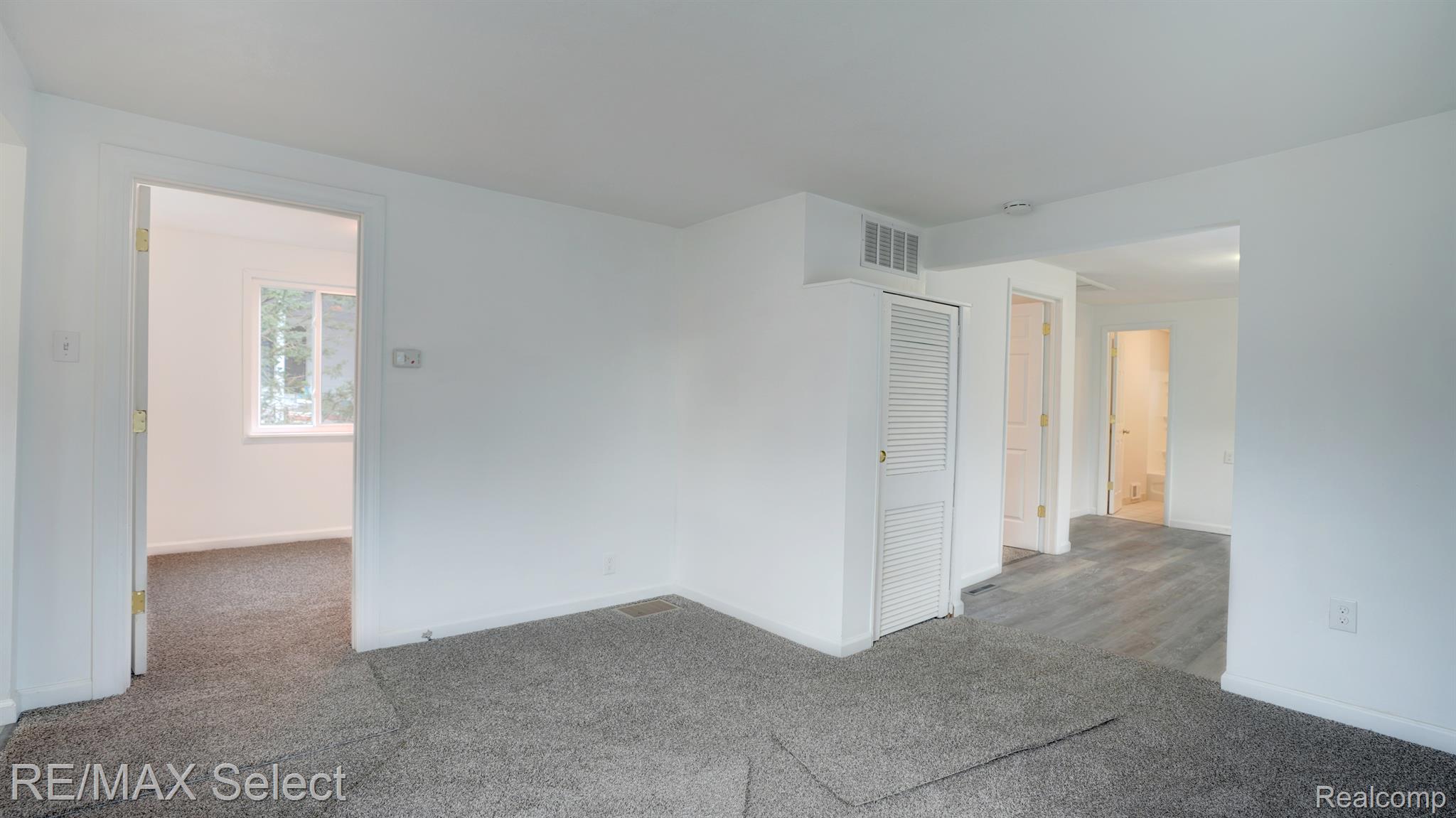 1122 W SCOTTWOOD Avenue