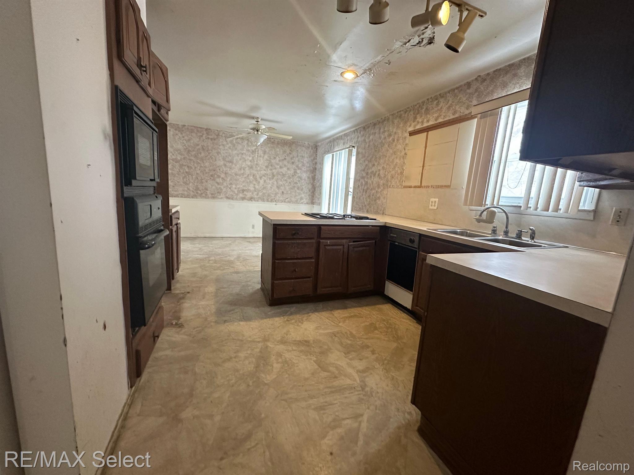 3802 LYNN Court