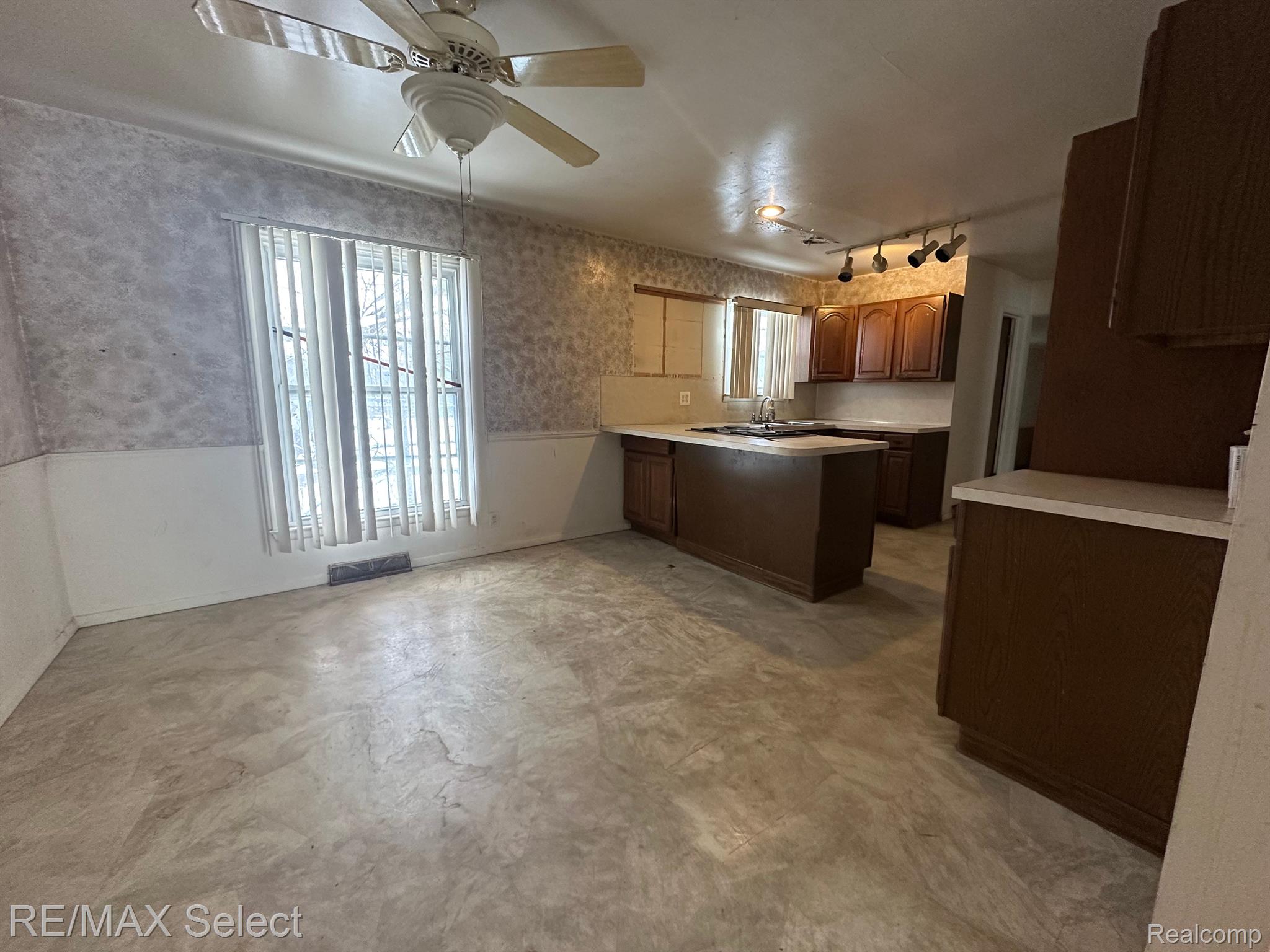 3802 LYNN Court