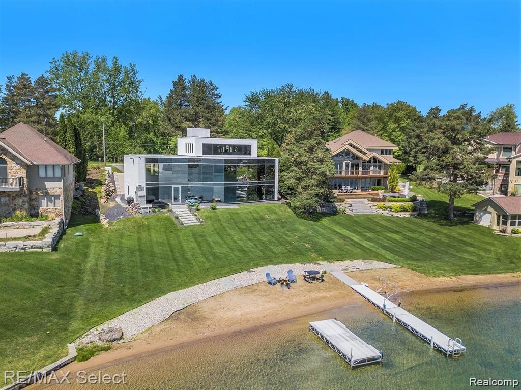 15215 PINEWOOD Trail