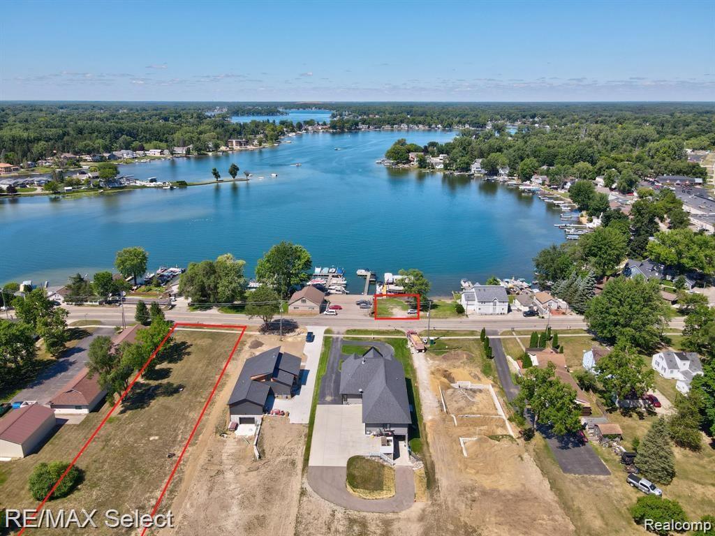 2105 S LONG LAKE Road