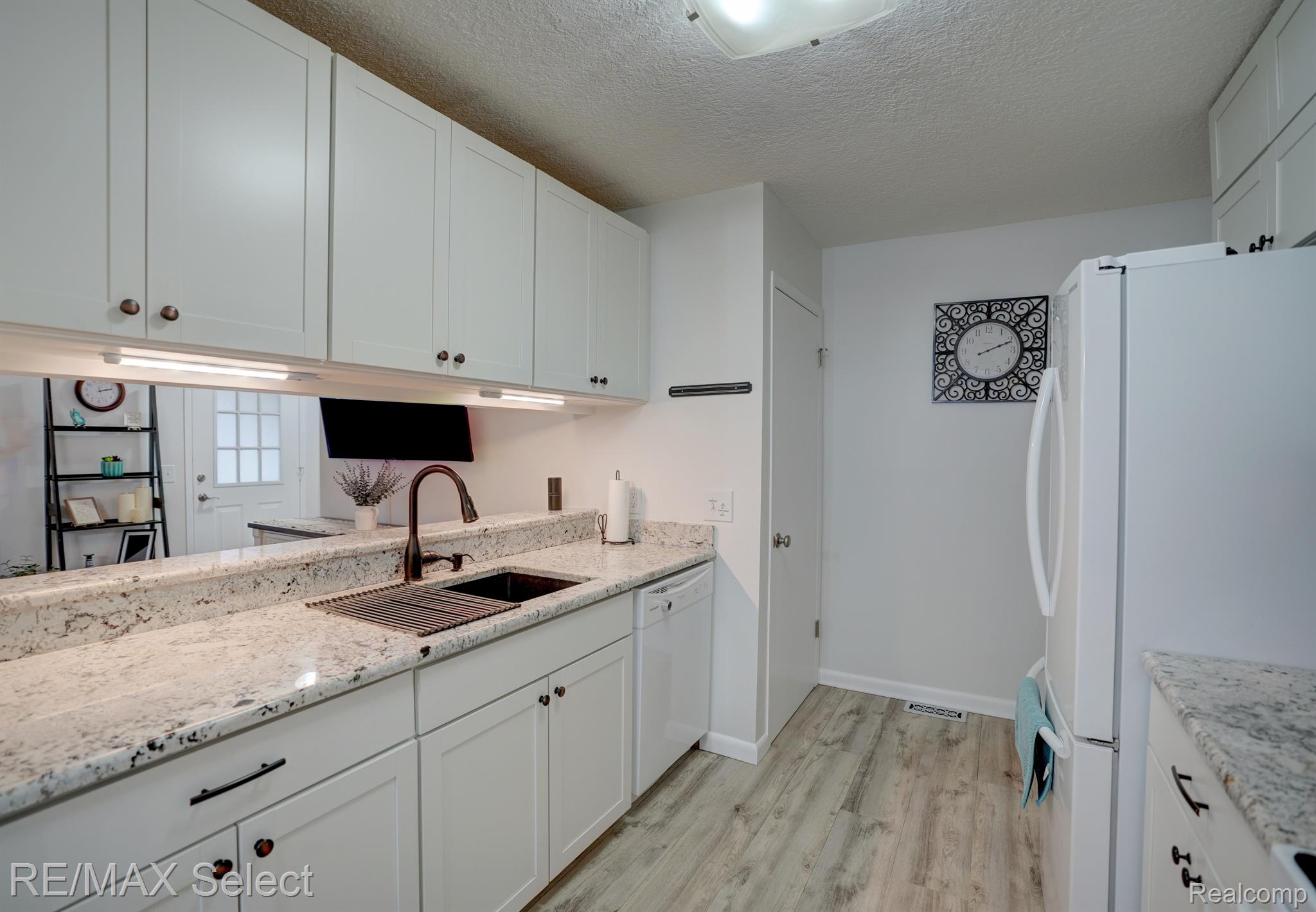 1452 LEISURE Drive