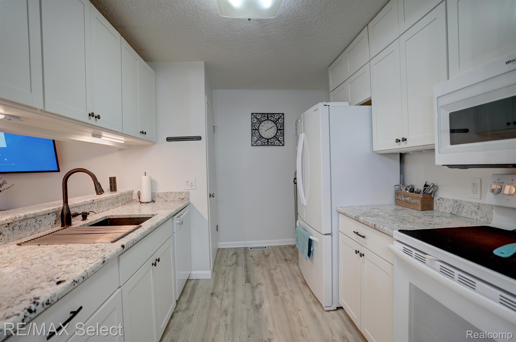 1452 LEISURE Drive