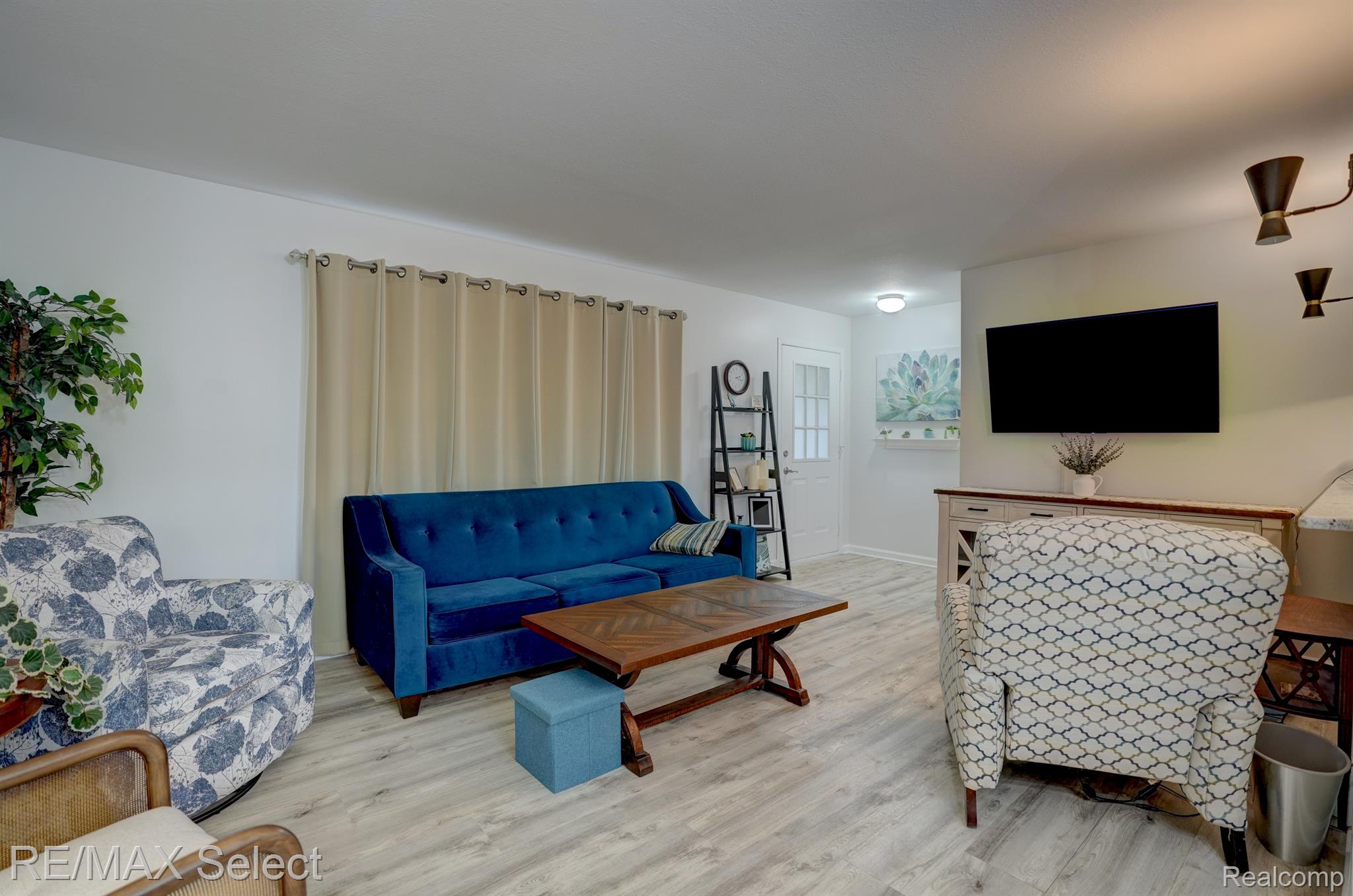 1452 LEISURE Drive