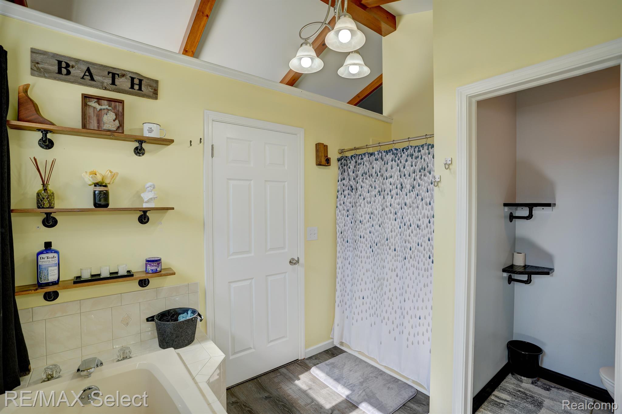 436 WINDY Bluff