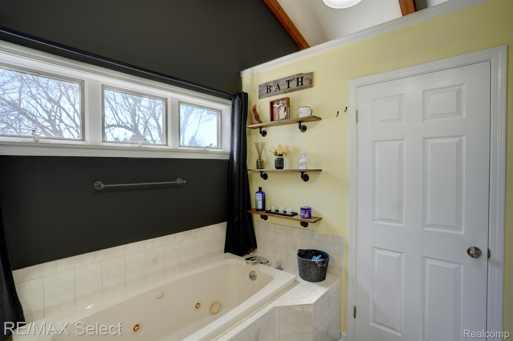436 WINDY Bluff