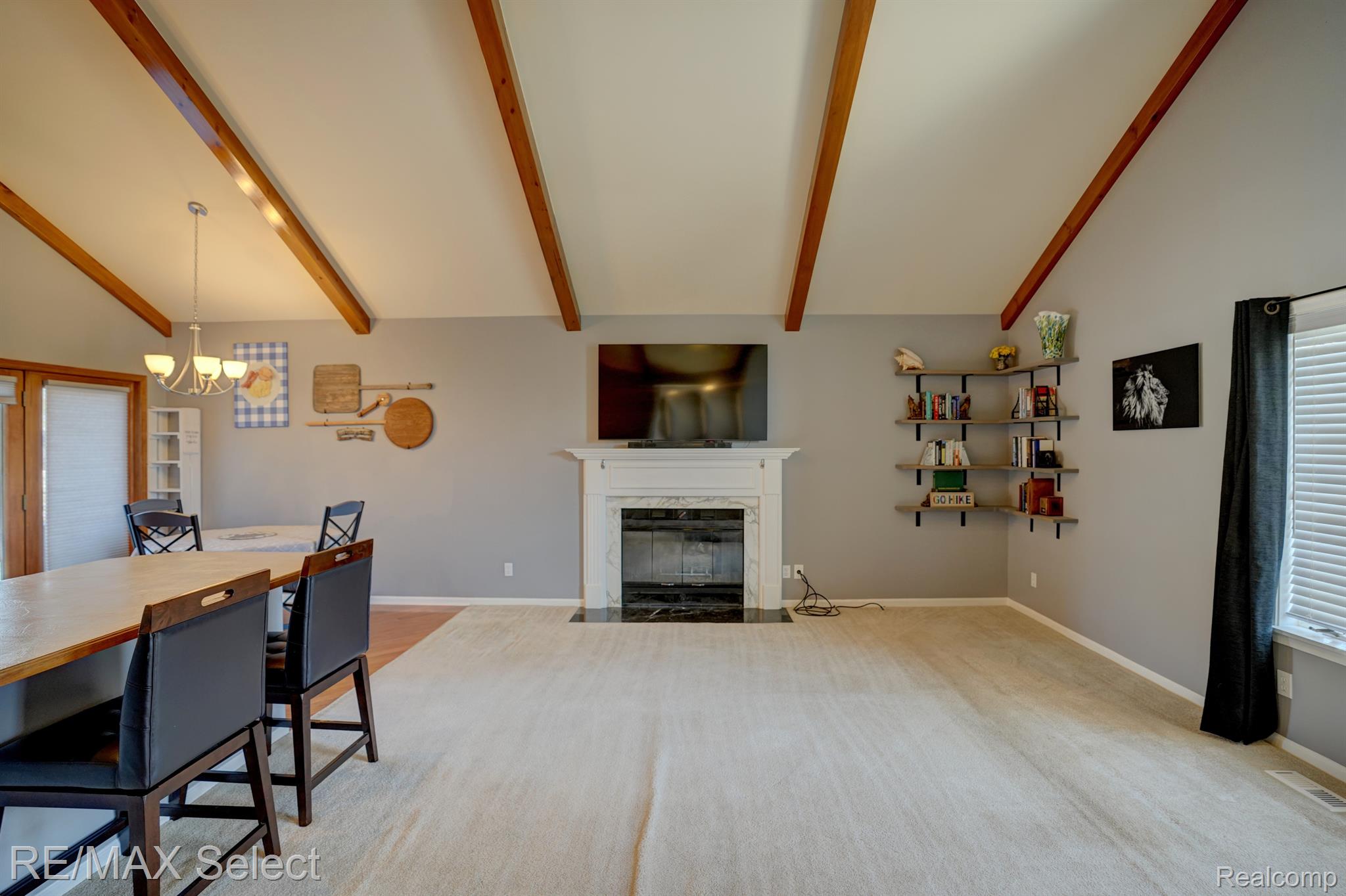436 WINDY Bluff
