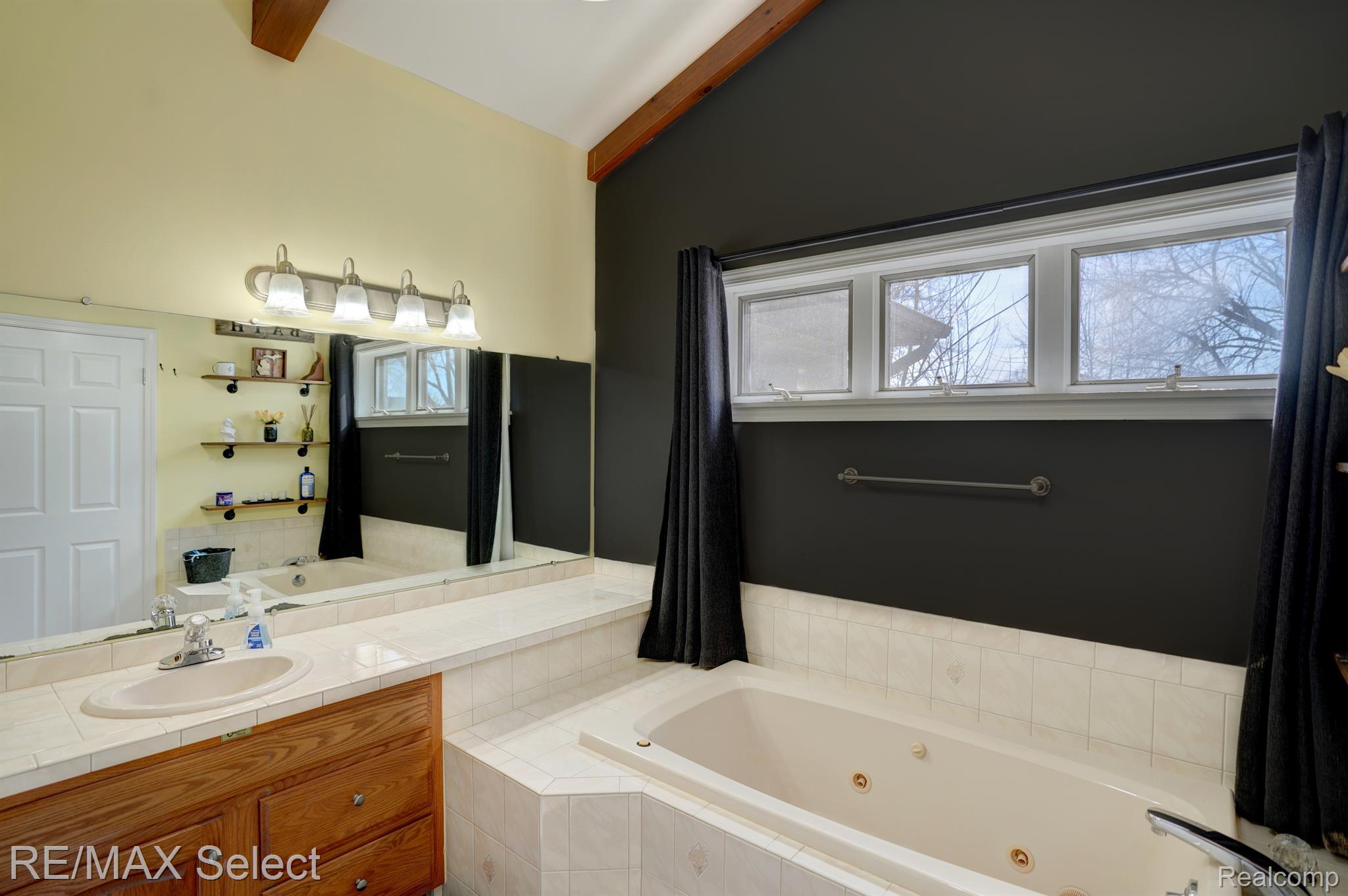 436 WINDY Bluff