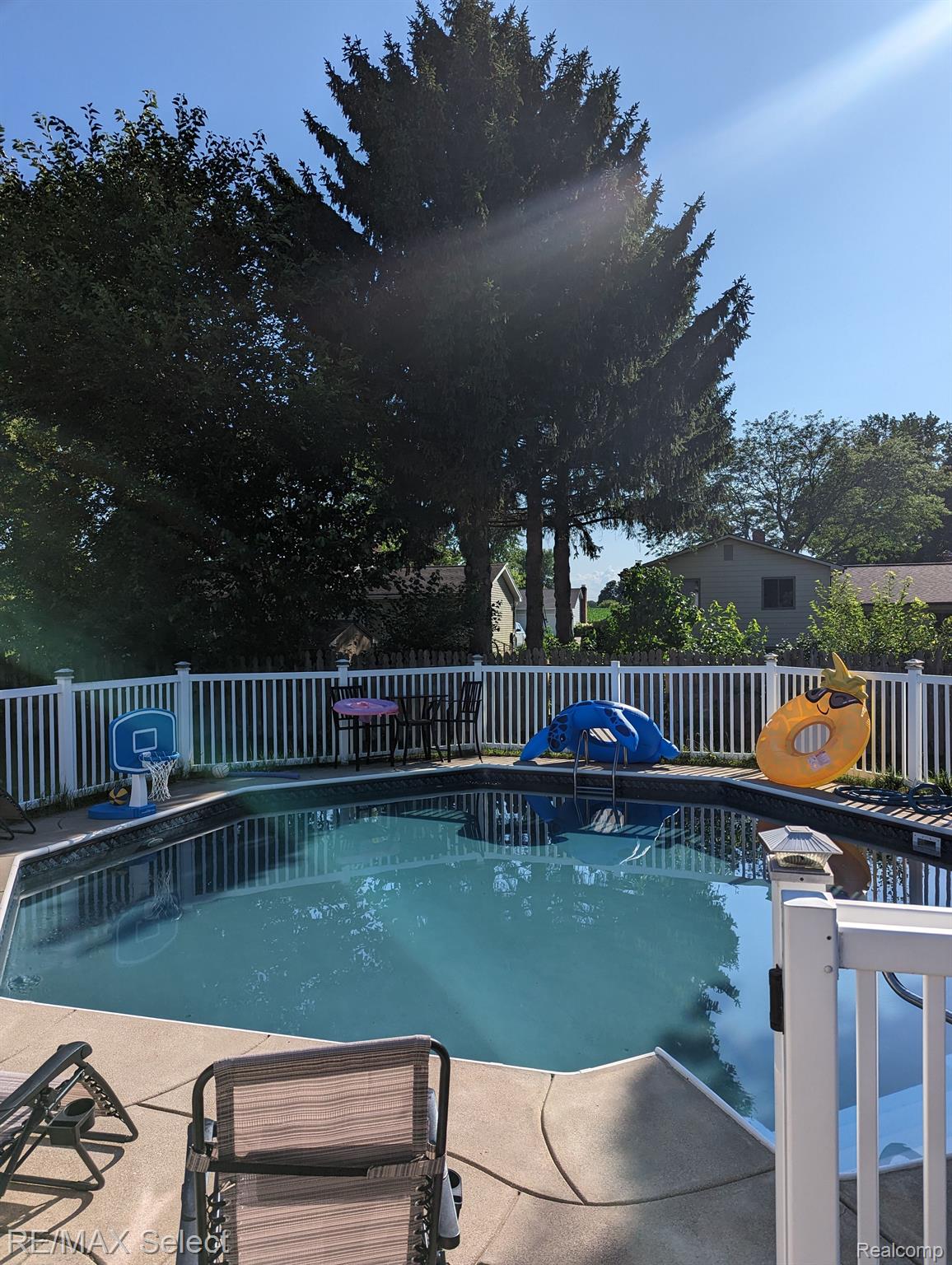 436 WINDY Bluff
