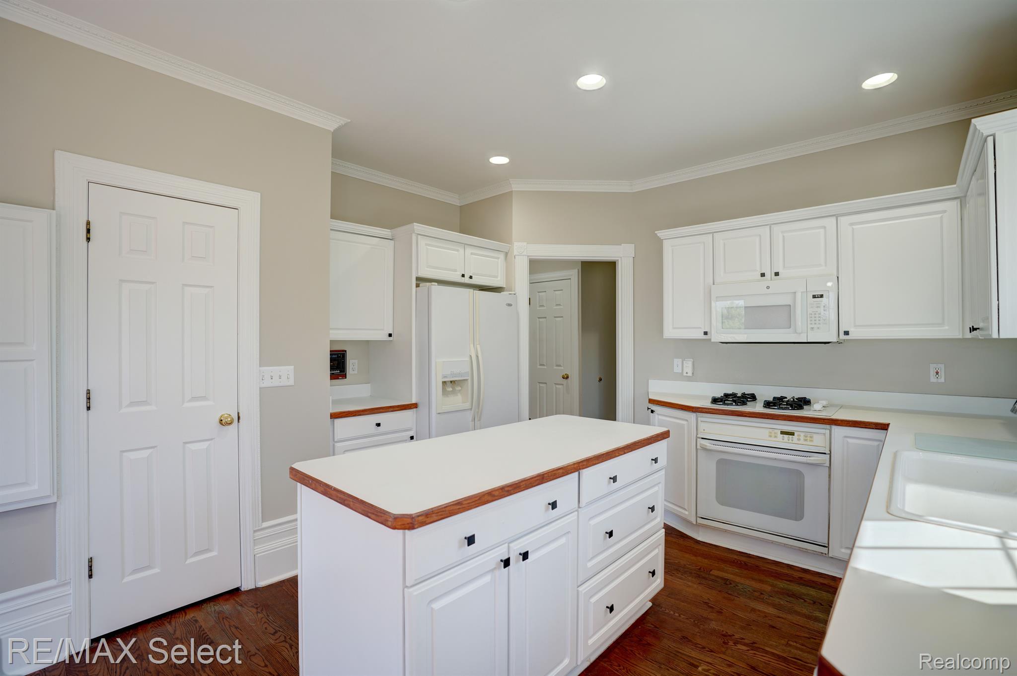 4014 PINE RIDGE