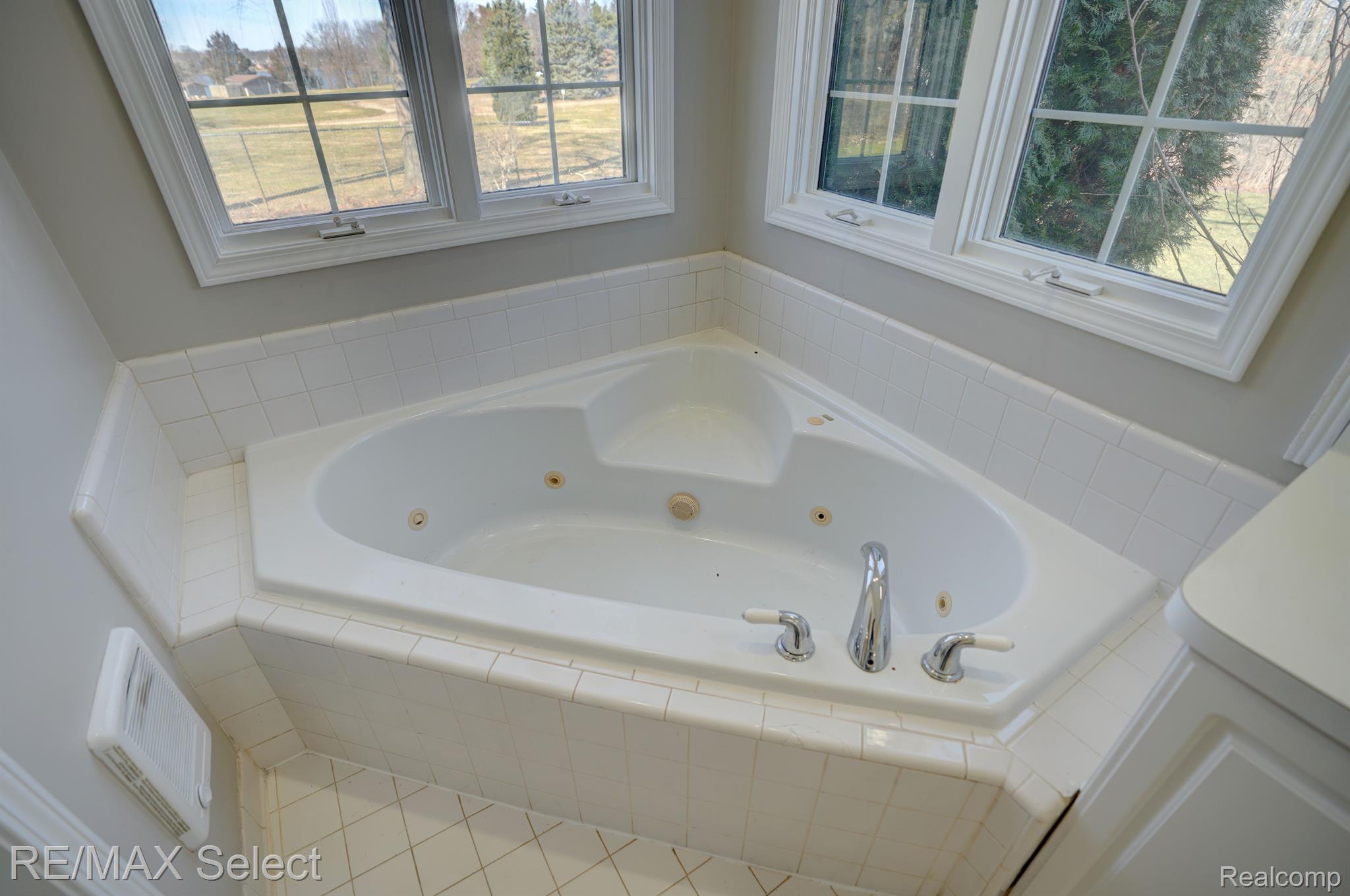 4014 PINE RIDGE