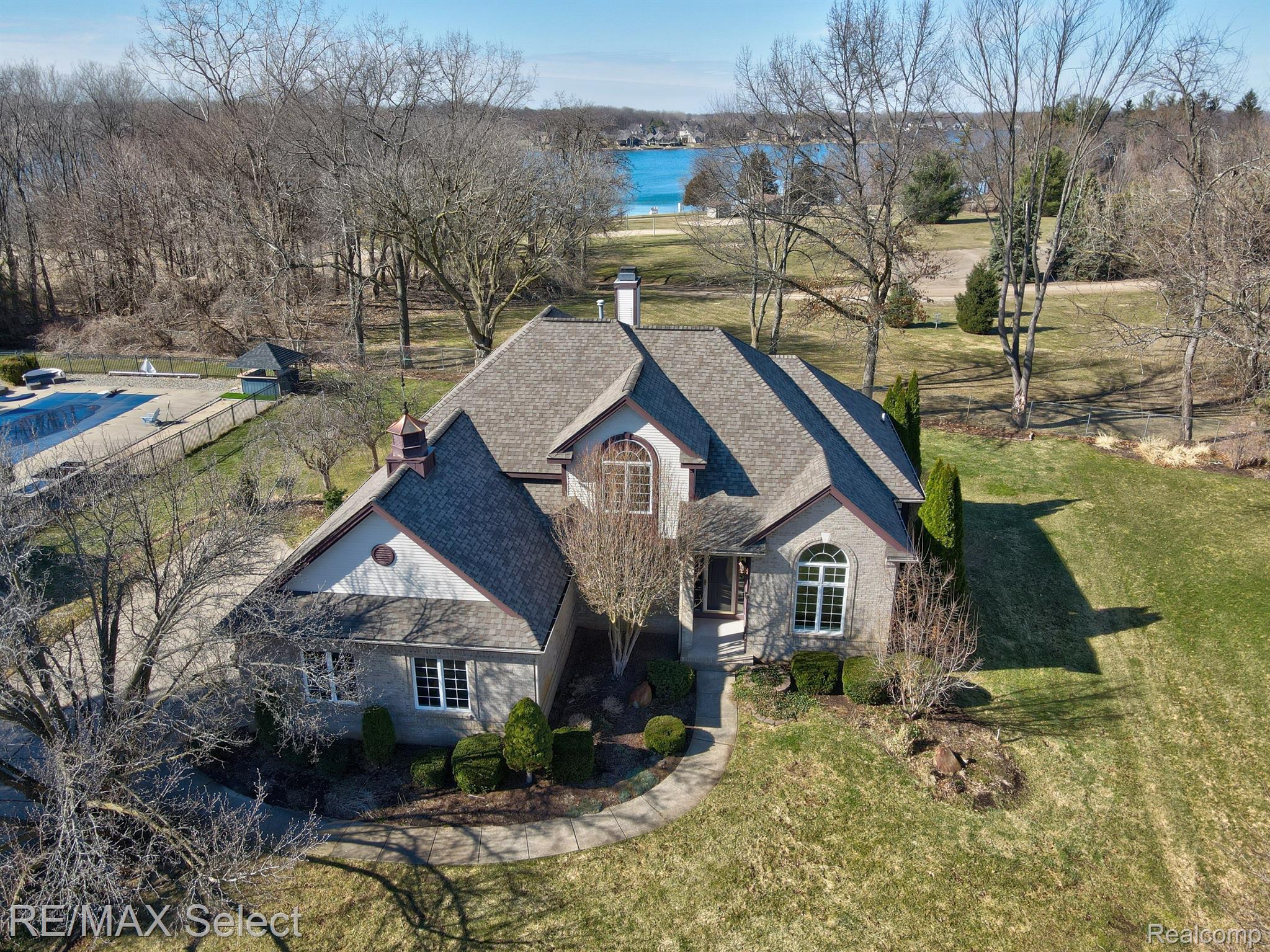 4014 PINE RIDGE