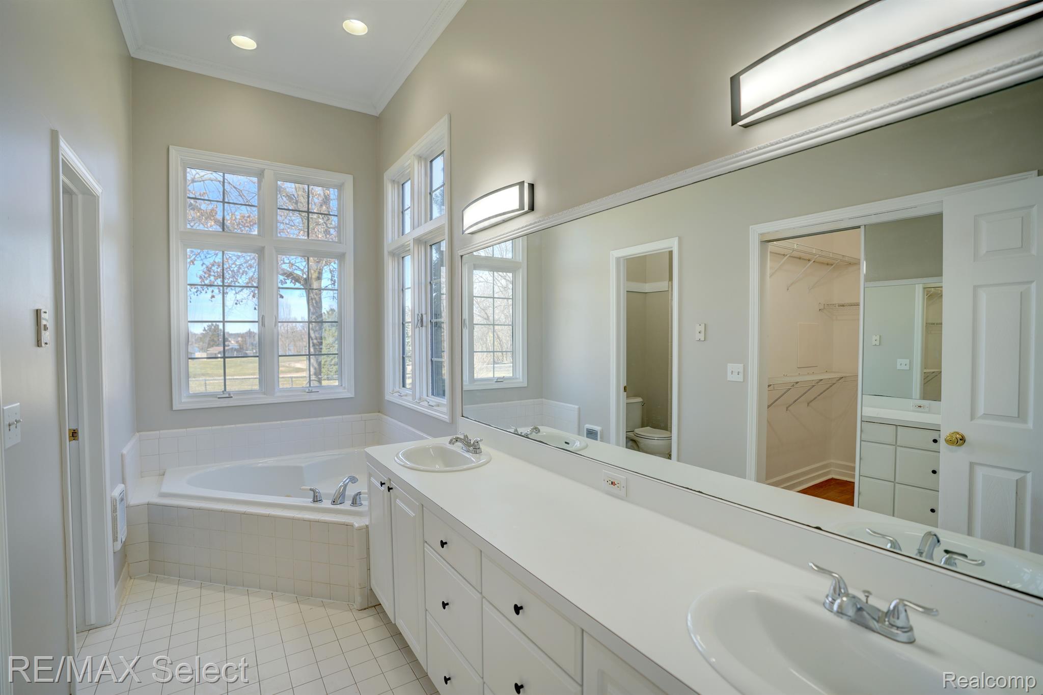 4014 PINE RIDGE