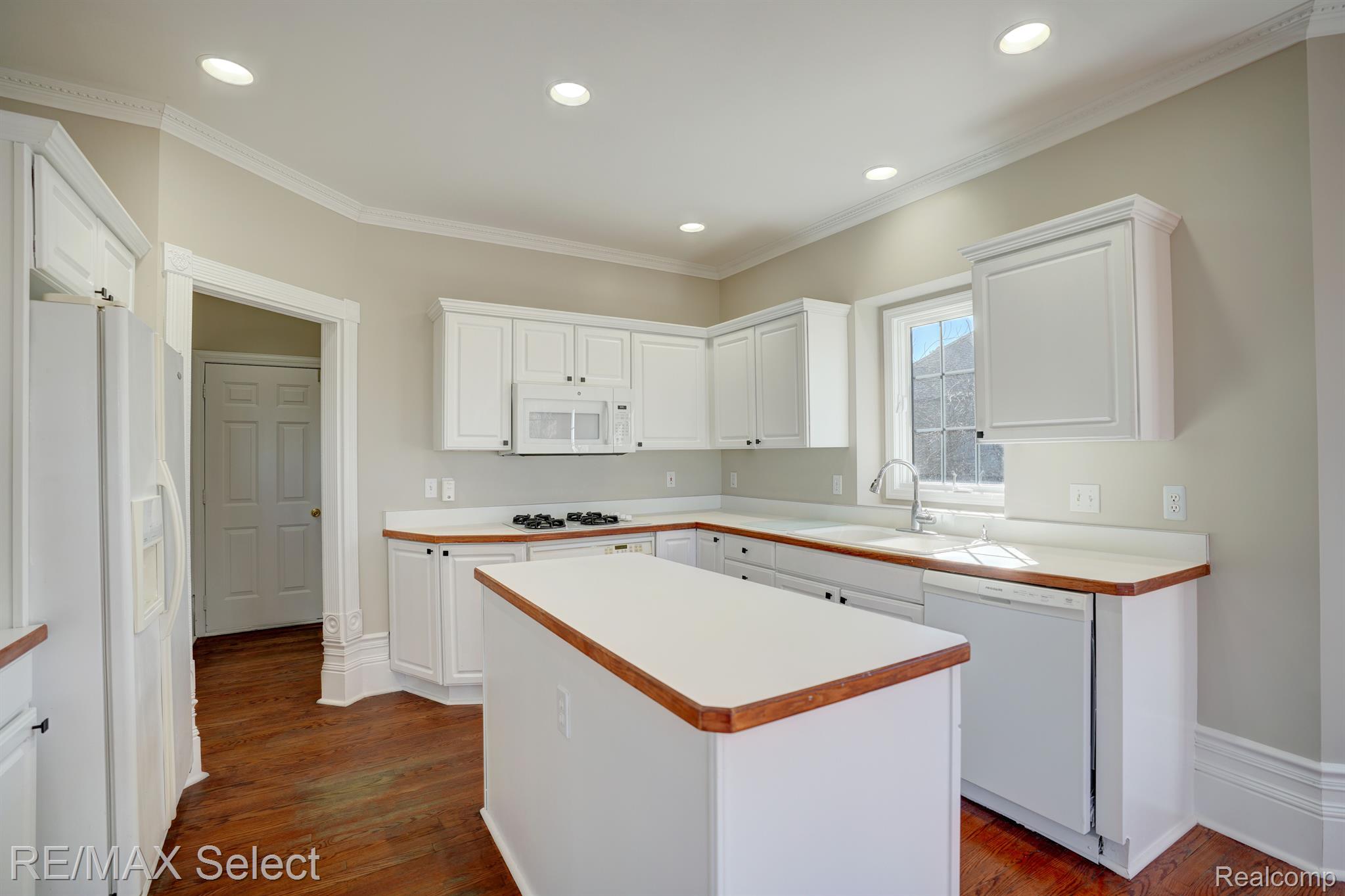 4014 PINE RIDGE