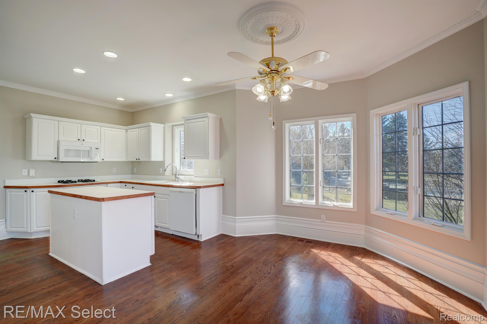 4014 PINE RIDGE
