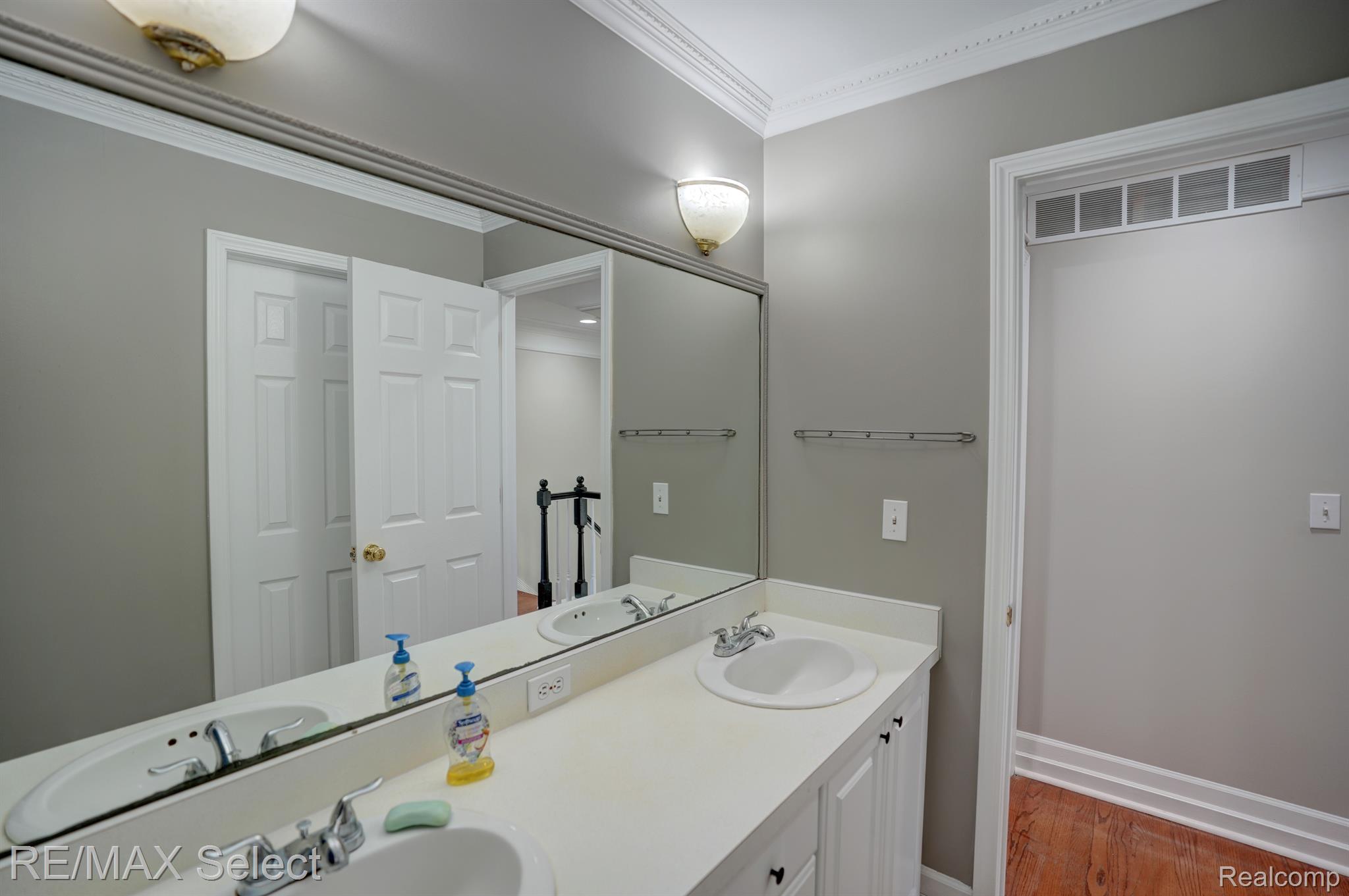 4014 PINE RIDGE