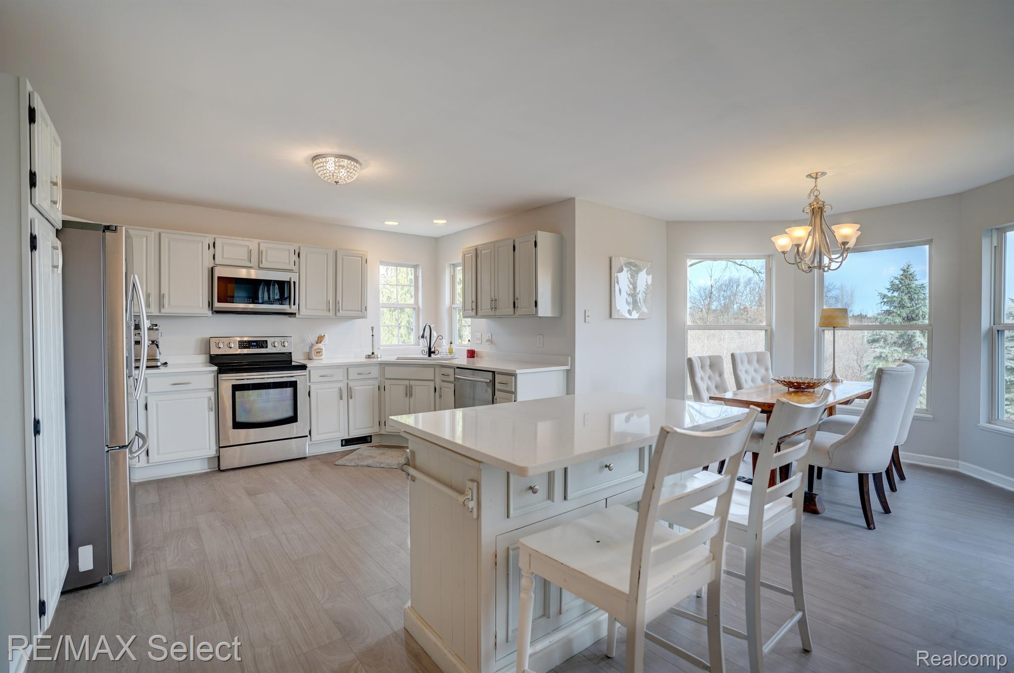 4392 OAK TREE Trail
