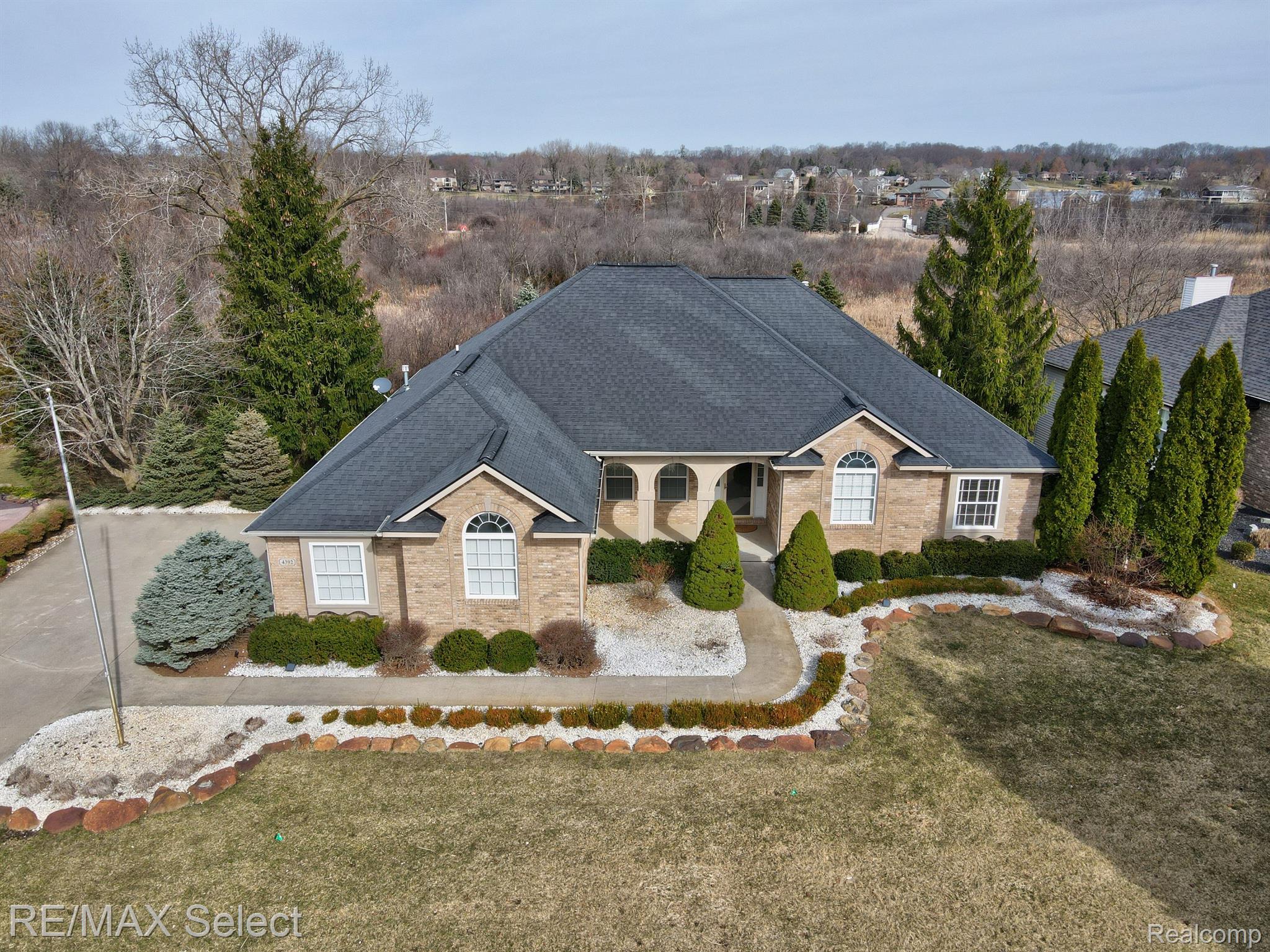 4392 OAK TREE Trail