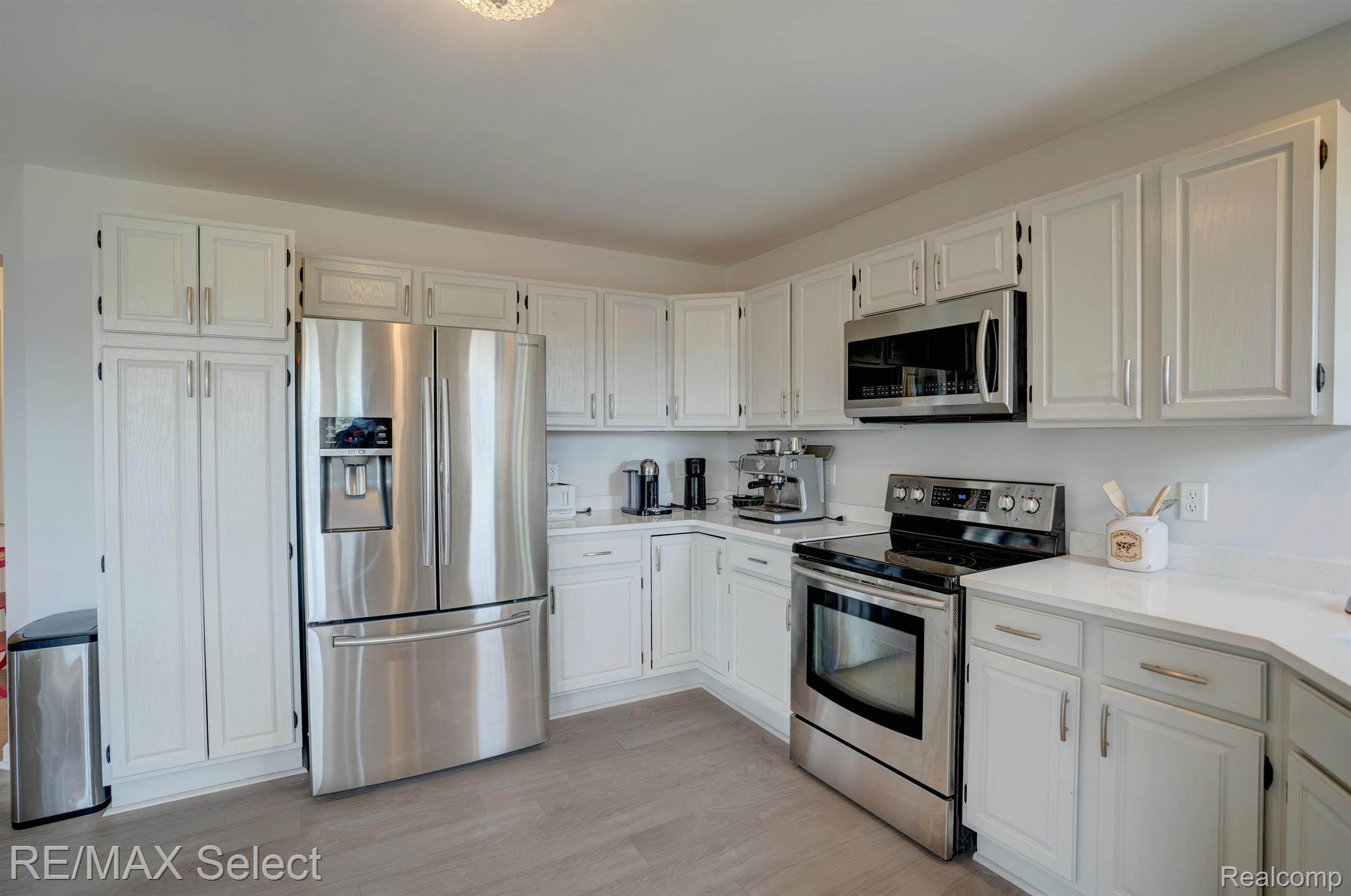 4392 OAK TREE Trail