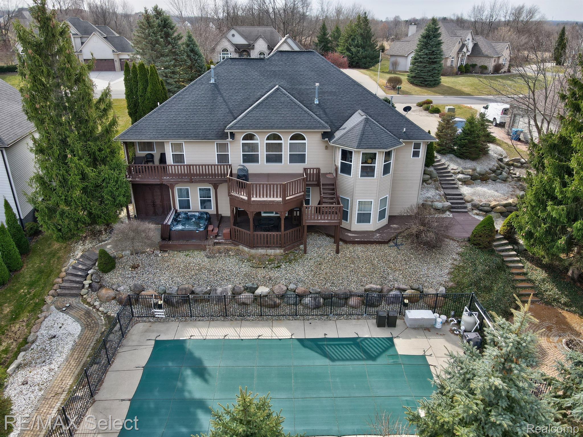 4392 OAK TREE Trail