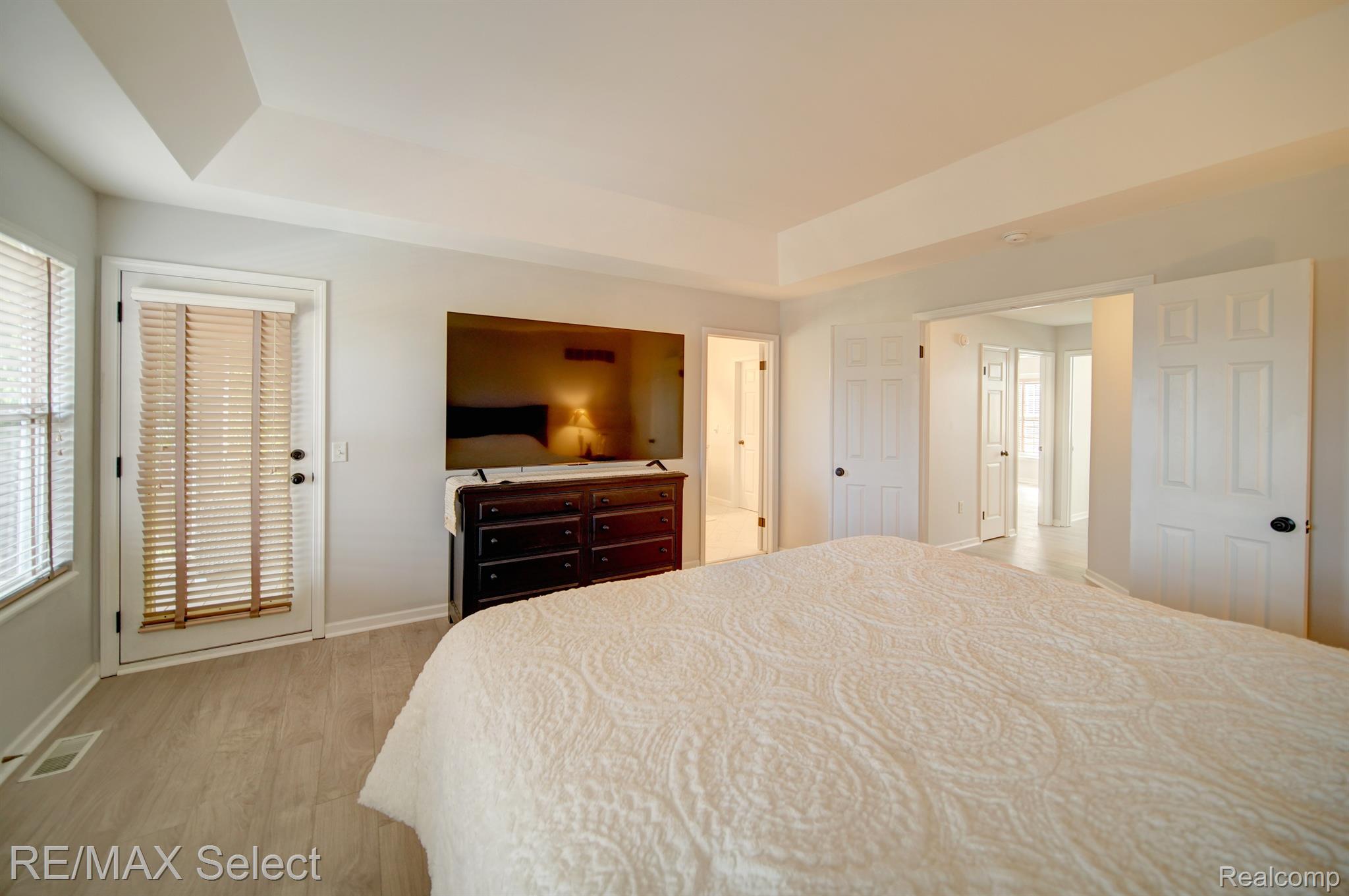 4392 OAK TREE Trail