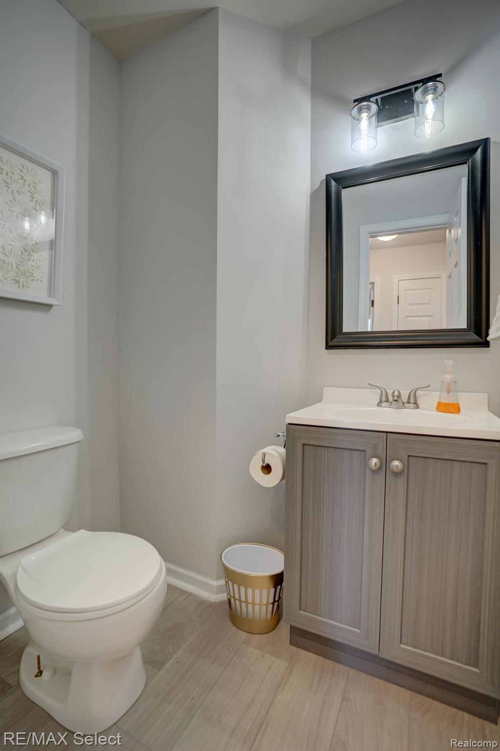 4392 OAK TREE Trail