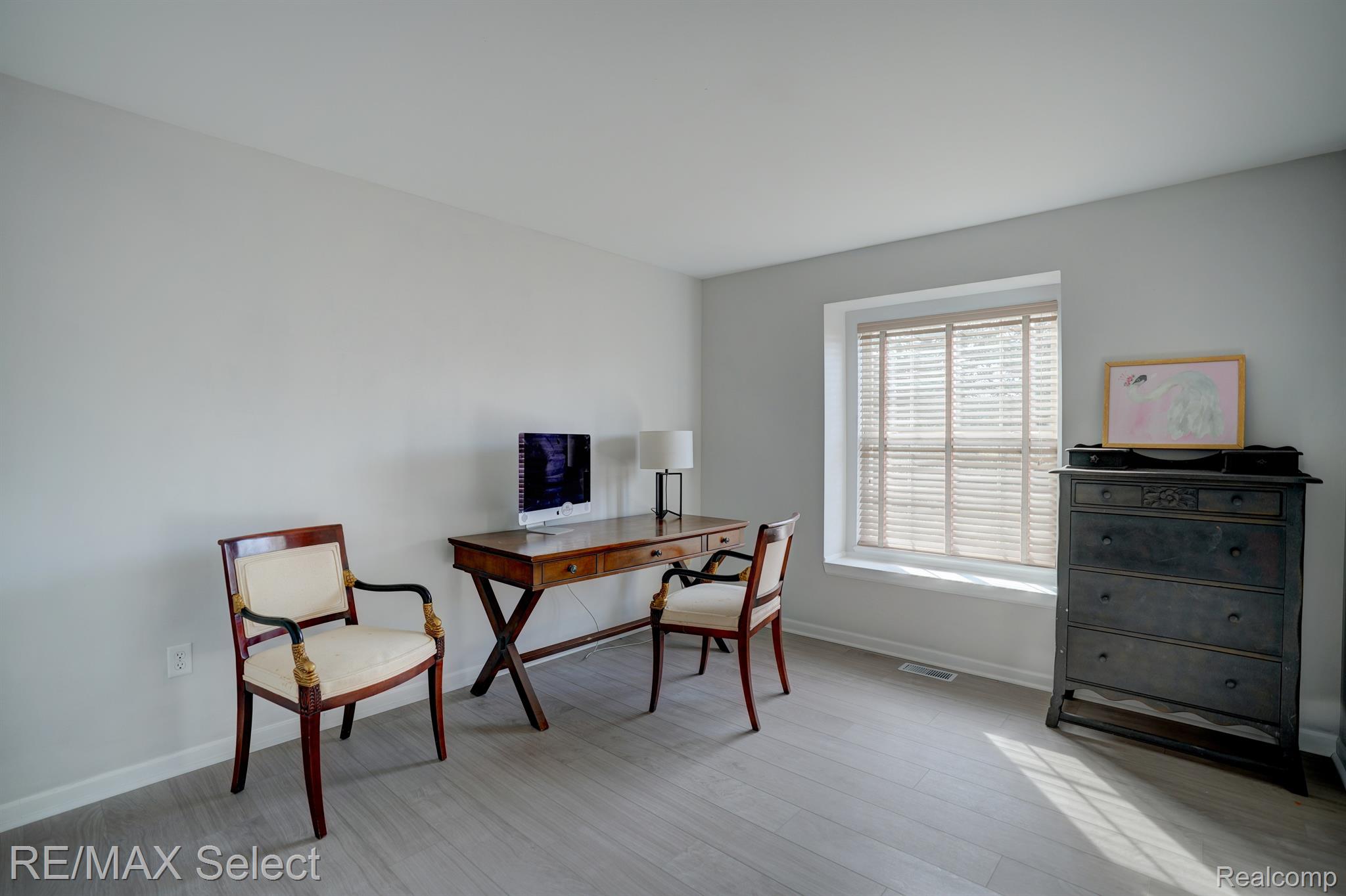 4392 OAK TREE Trail
