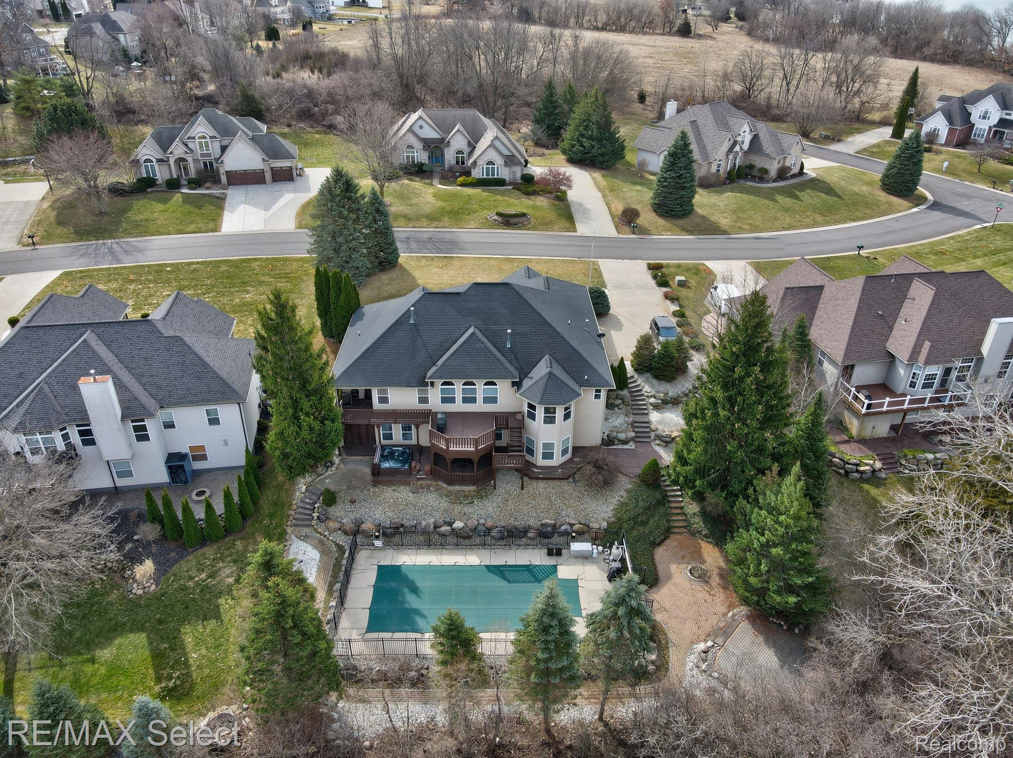 4392 OAK TREE Trail