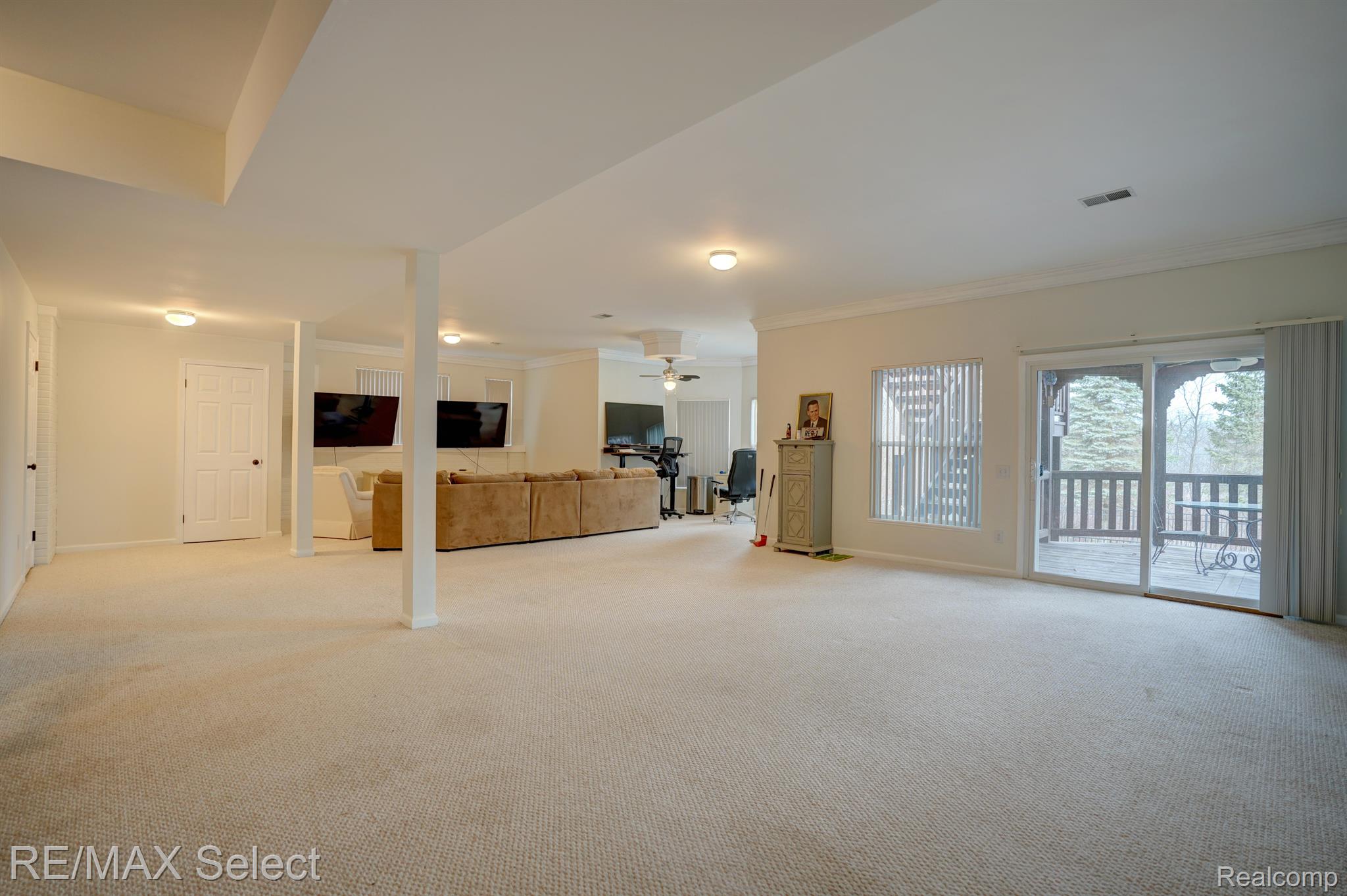 4392 OAK TREE Trail