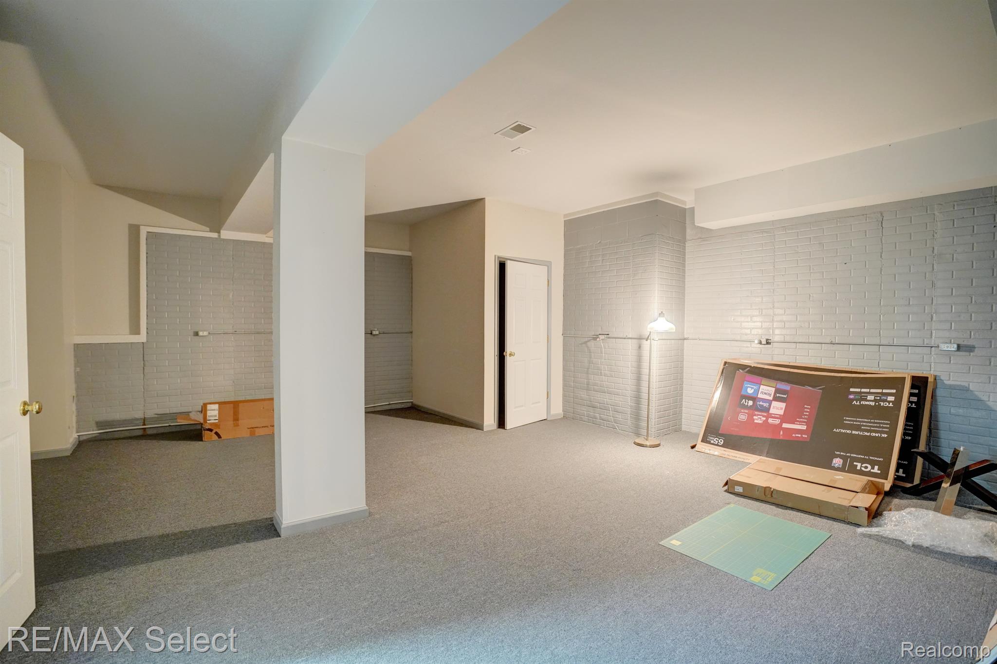 4392 OAK TREE Trail