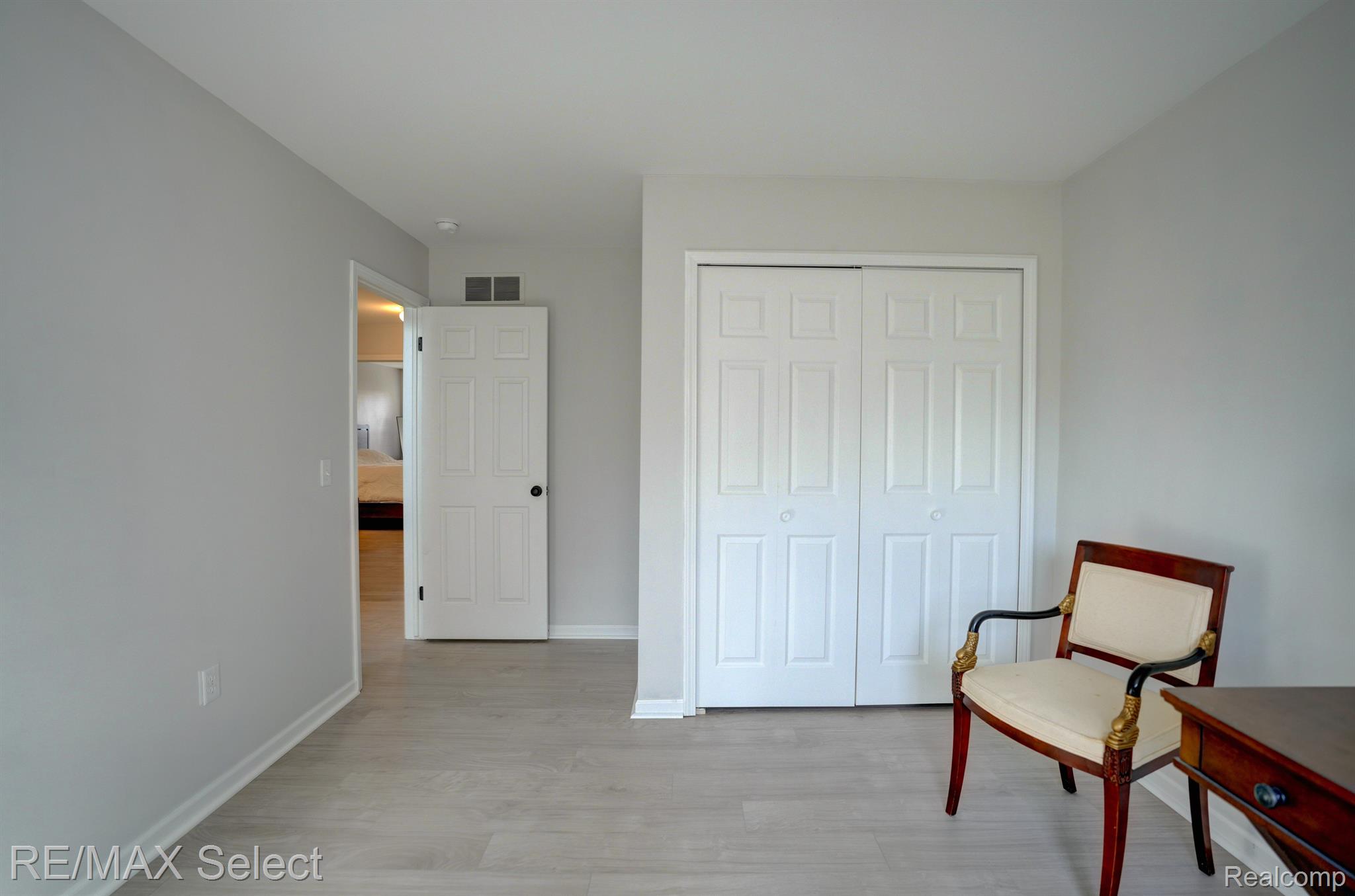 4392 OAK TREE Trail