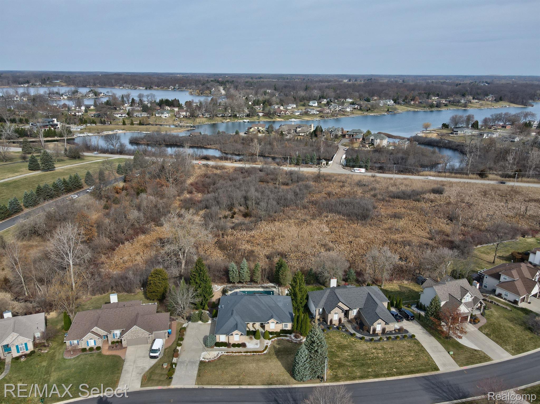 4392 OAK TREE Trail