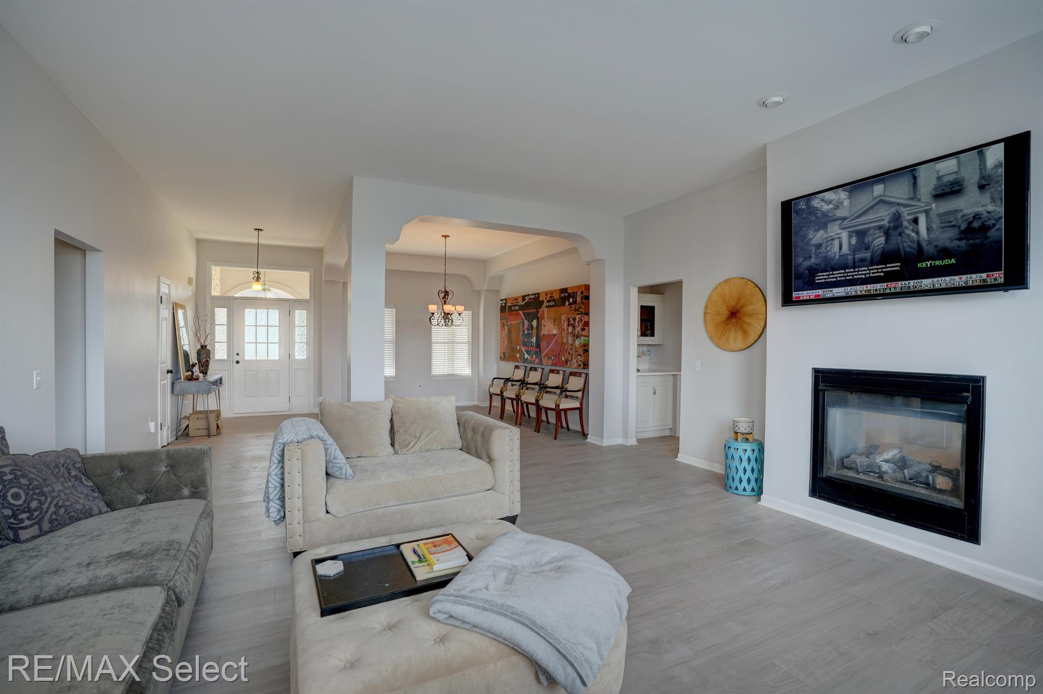 4392 OAK TREE Trail