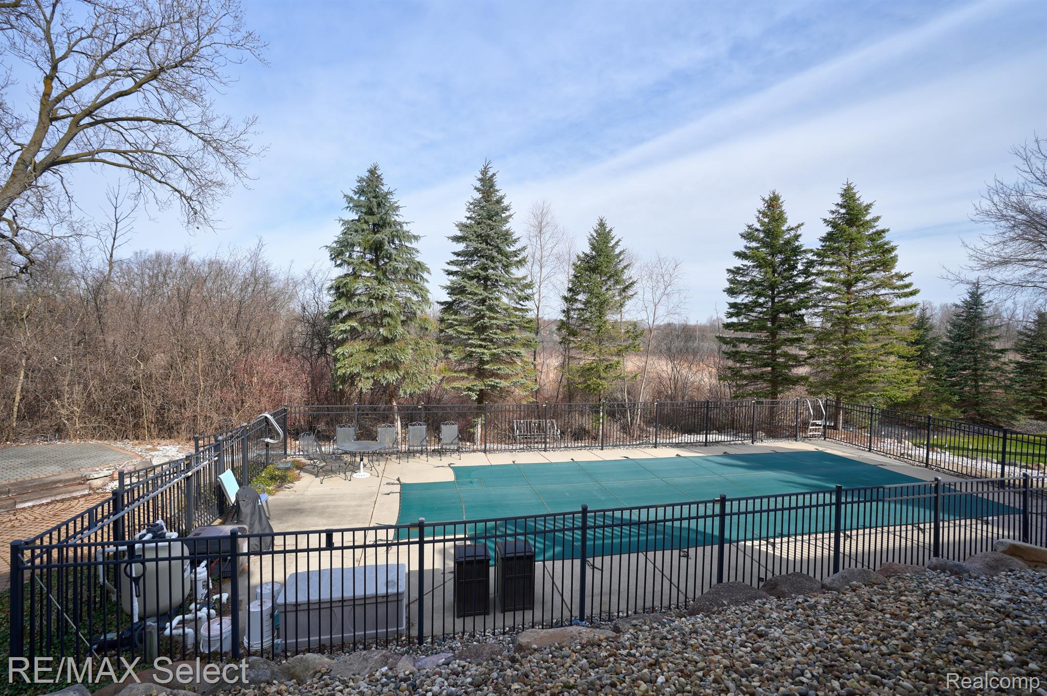 4392 OAK TREE Trail