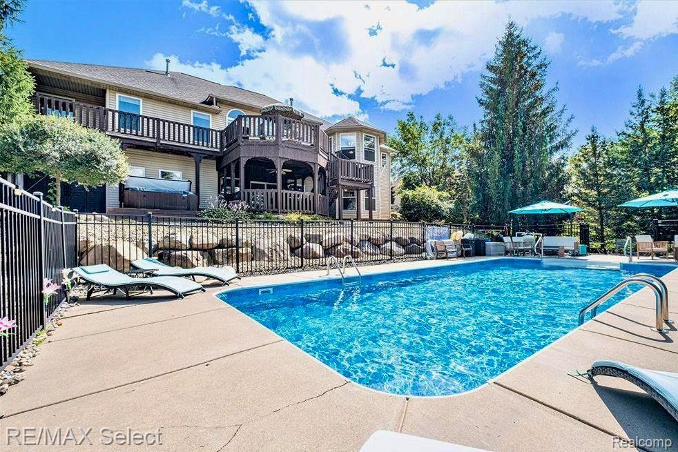 4392 OAK TREE Trail