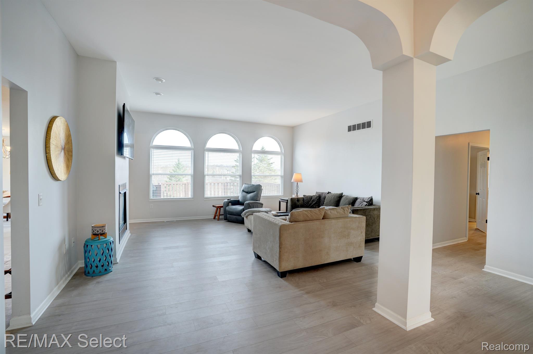 4392 OAK TREE Trail