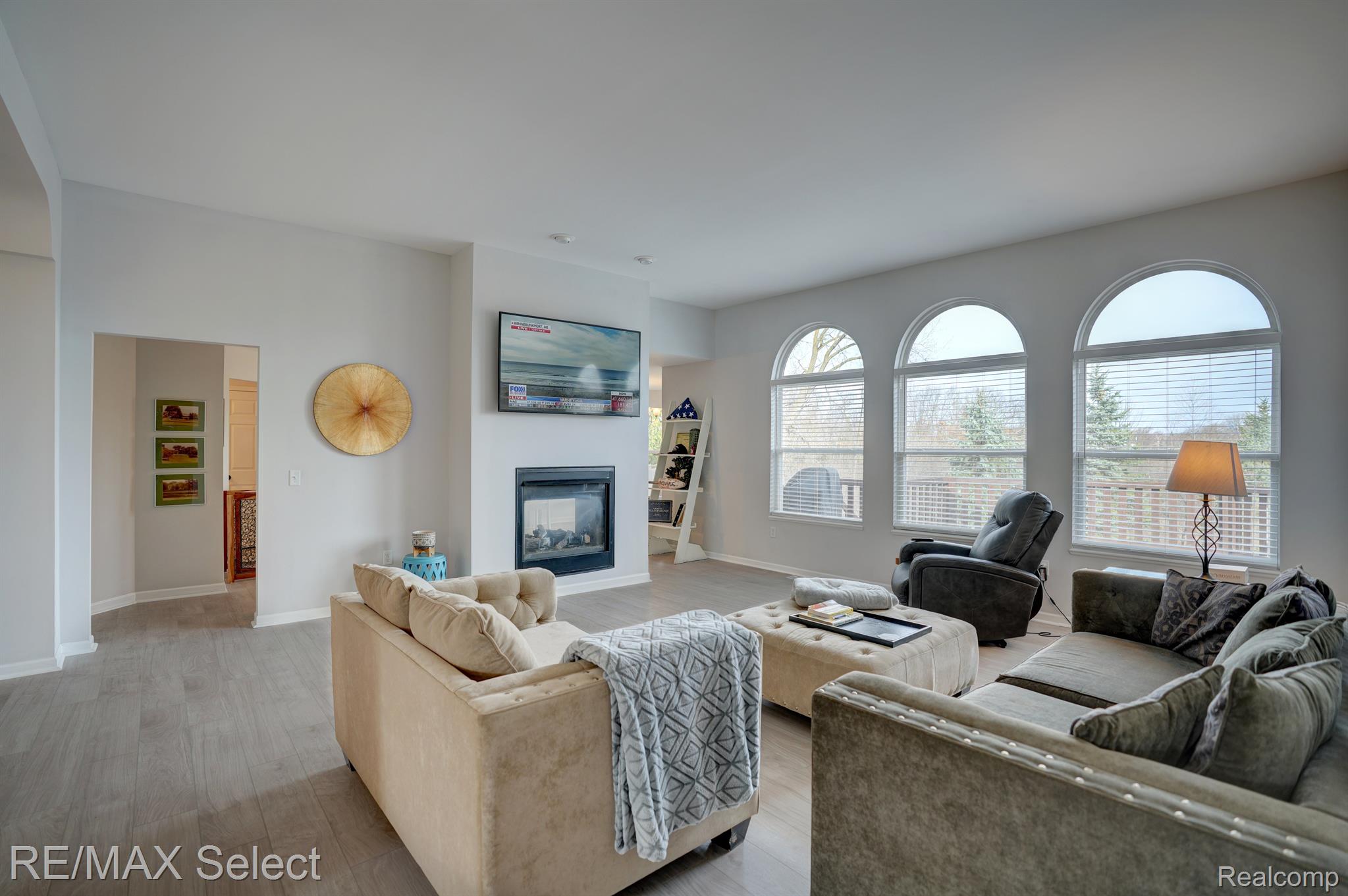 4392 OAK TREE Trail