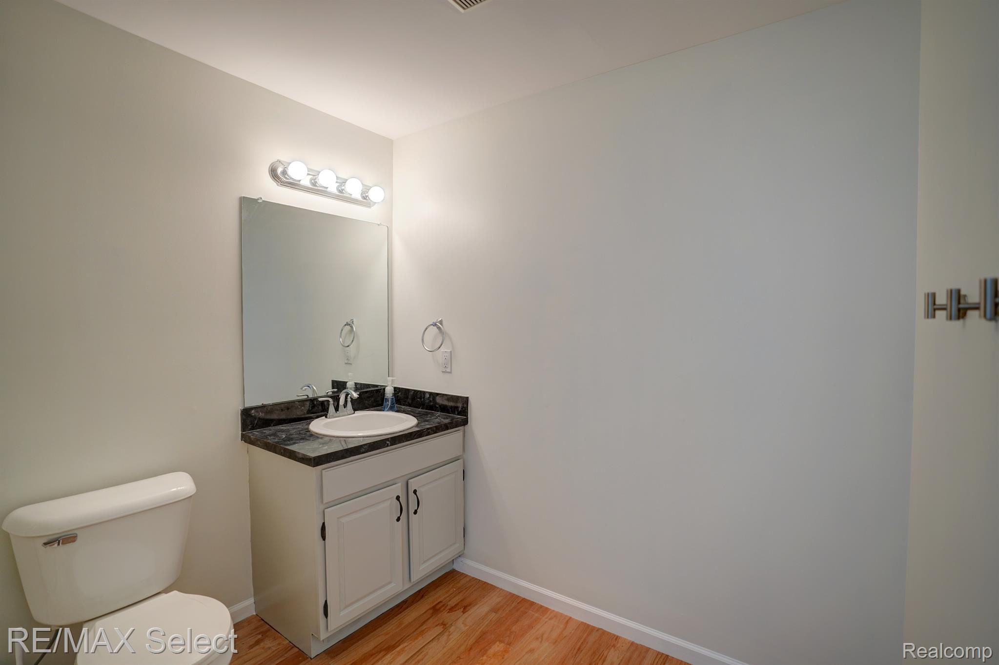 4392 OAK TREE Trail