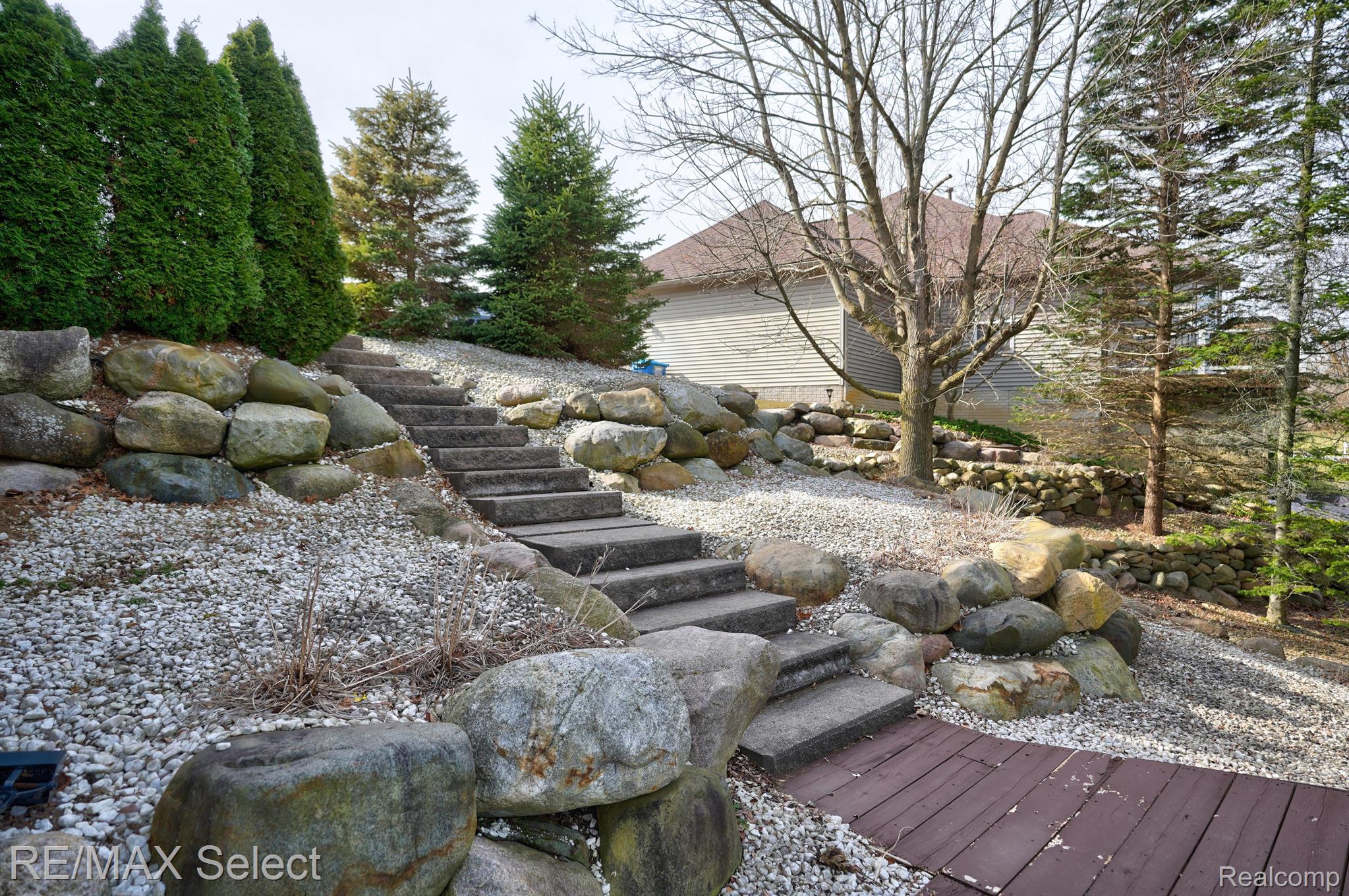 4392 OAK TREE Trail