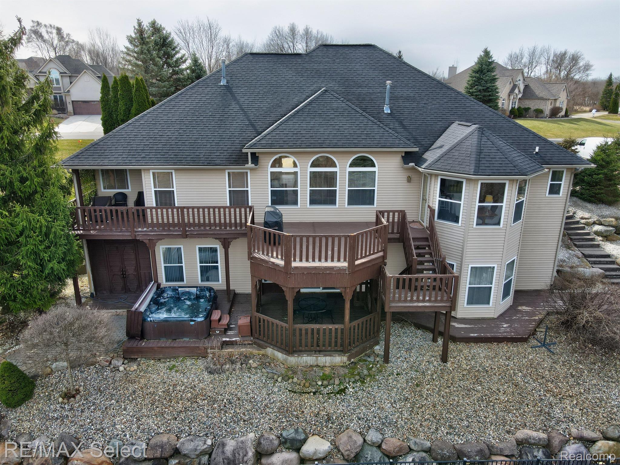 4392 OAK TREE Trail