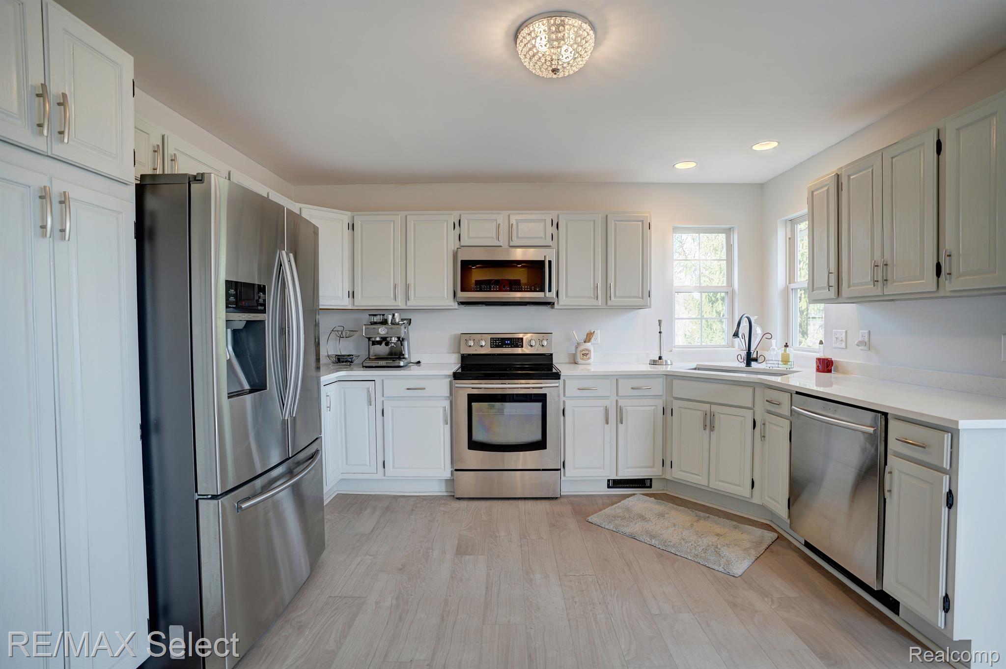 4392 OAK TREE Trail