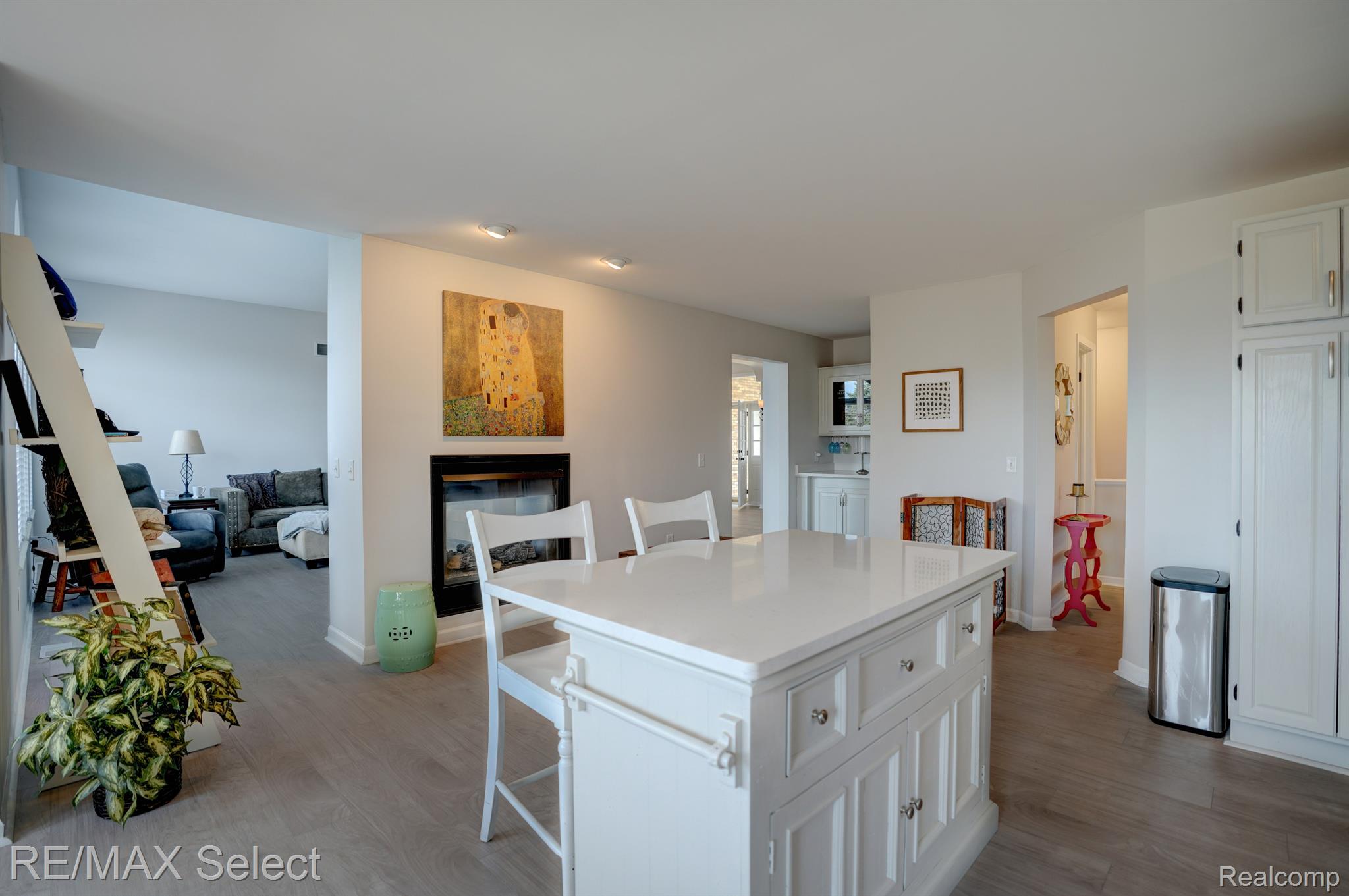 4392 OAK TREE Trail