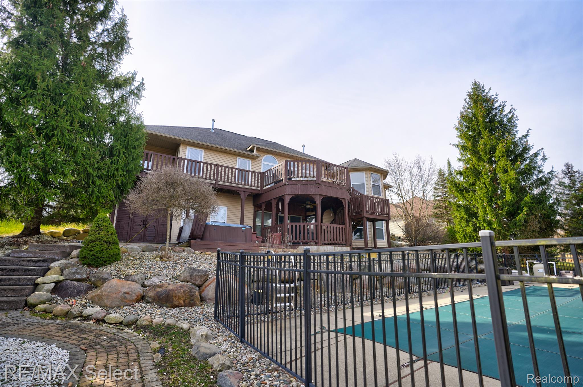 4392 OAK TREE Trail