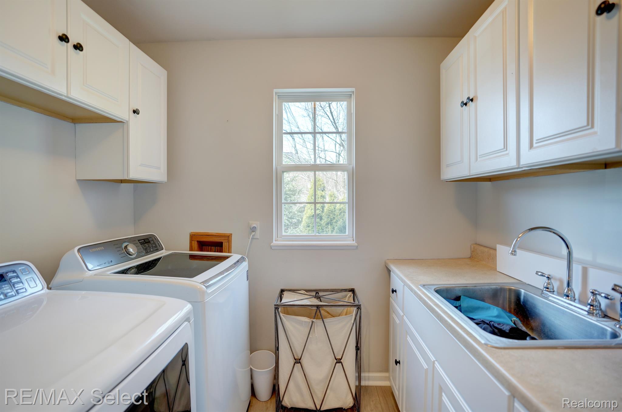 4392 OAK TREE Trail
