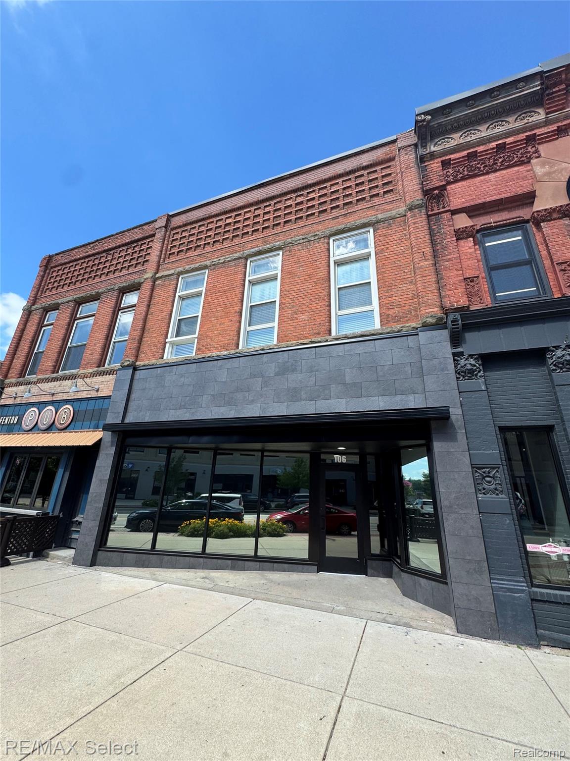106 S LEROY Street